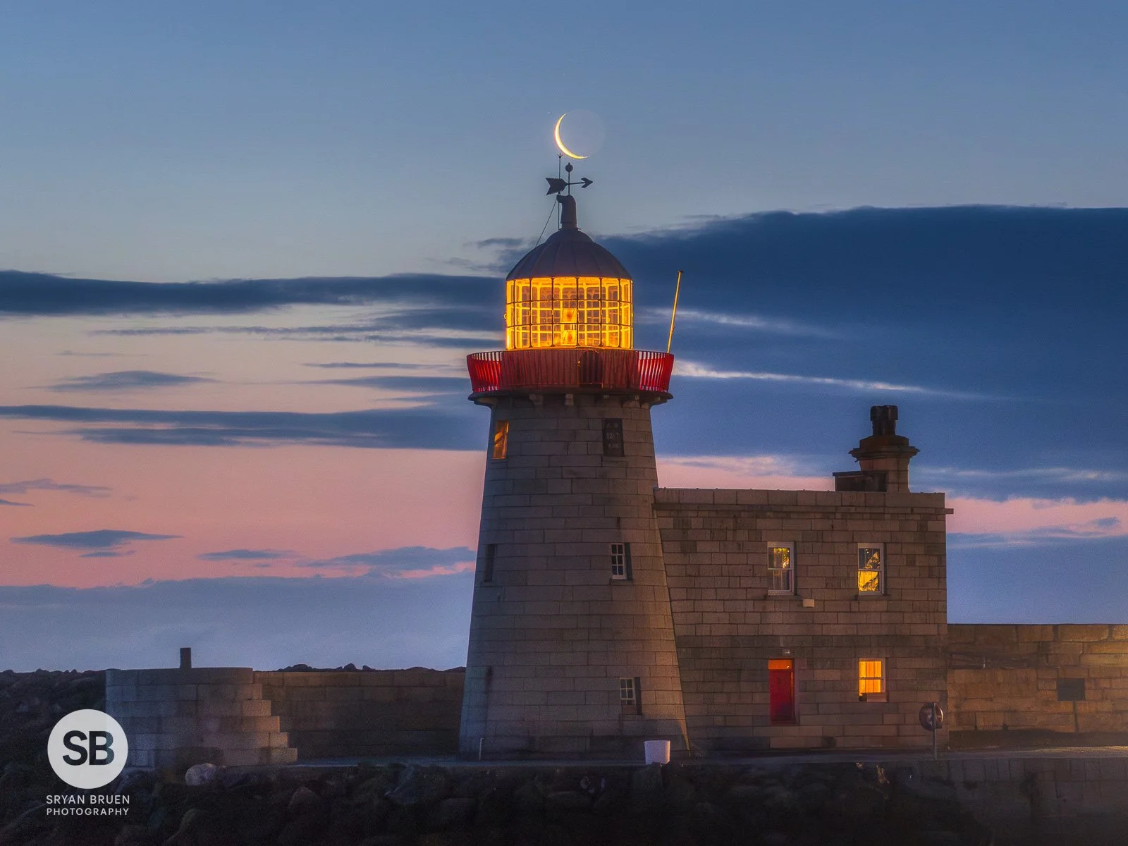 2025-06-23 Howth Lighthouse crescent moonrise 23 June 2025.jpg