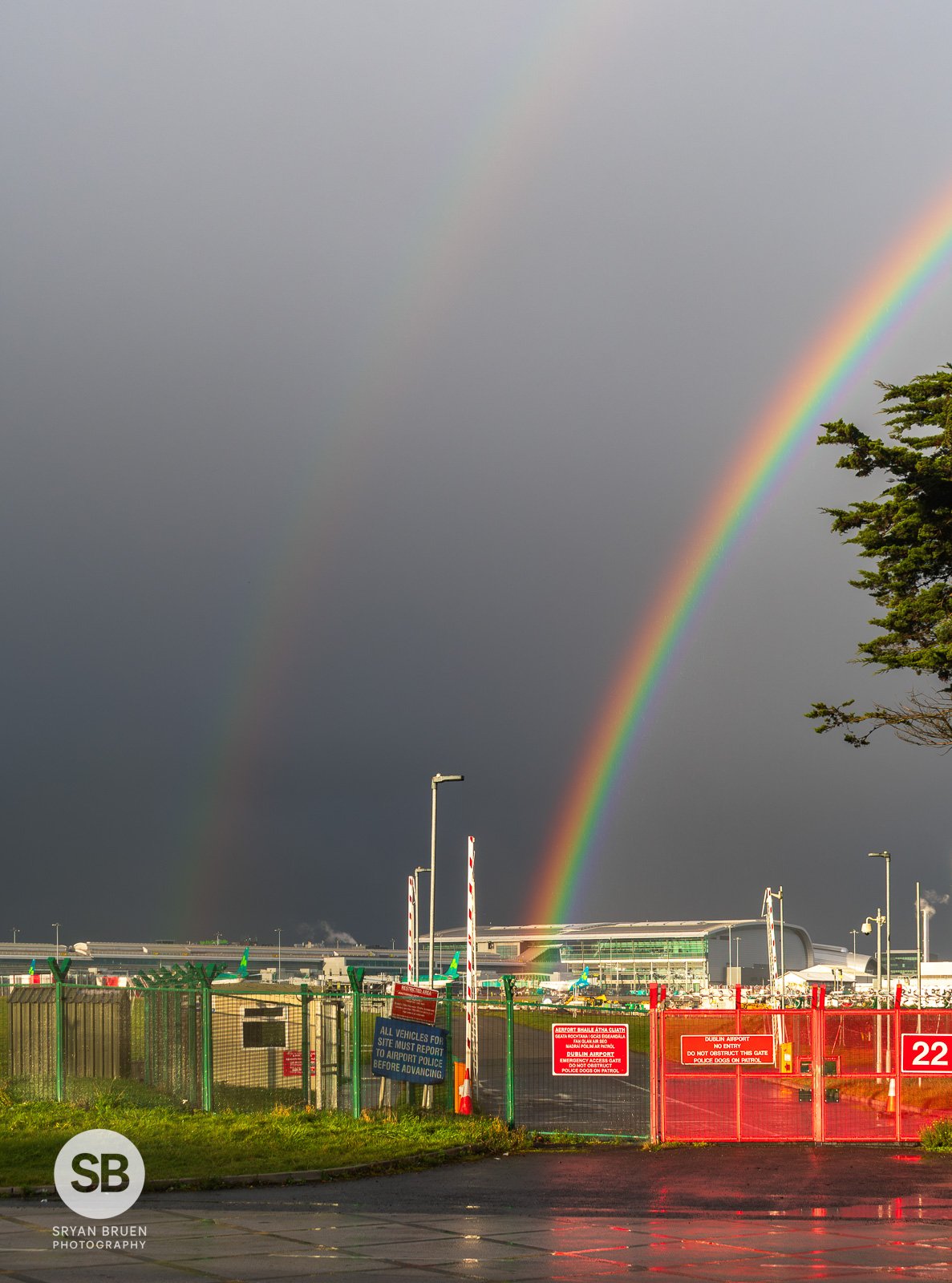 2023-12-03 Dublin Airport rainbow 3 December 2023.jpg