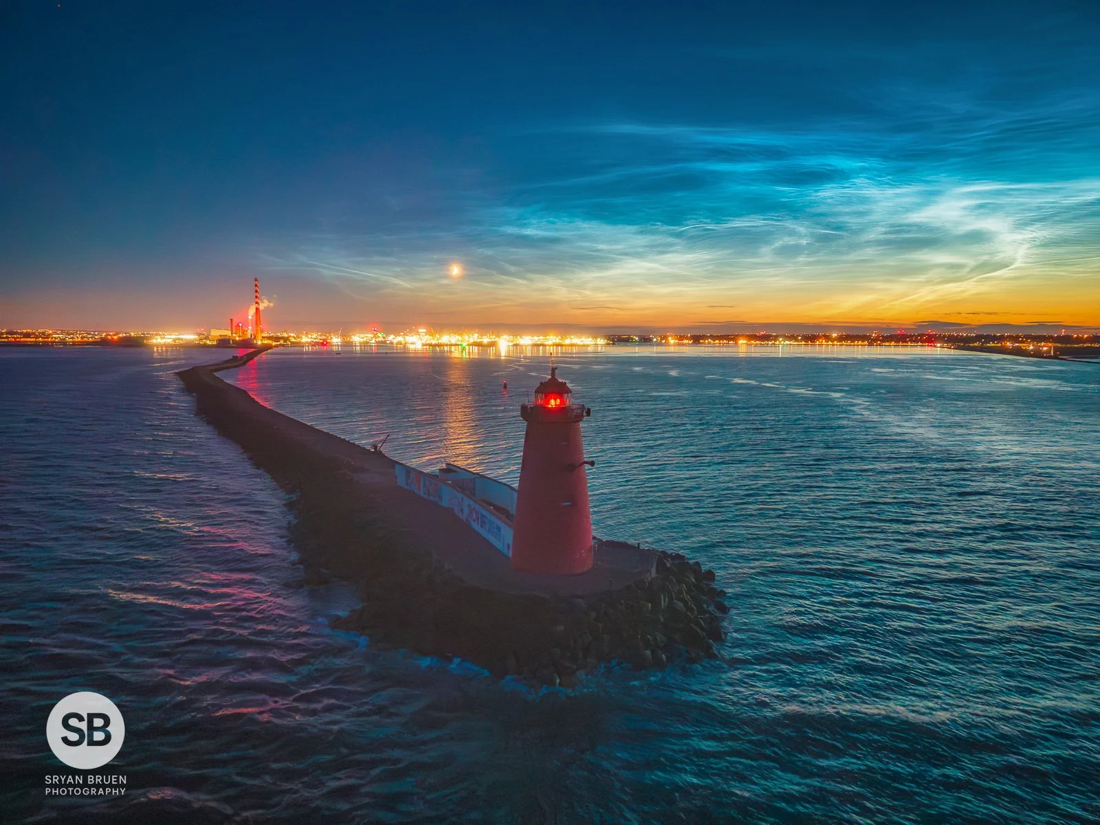2025-06-29 Poolbeg Lighthouse and Great South Wall noctilucent clouds 29 June 2025.jpg
