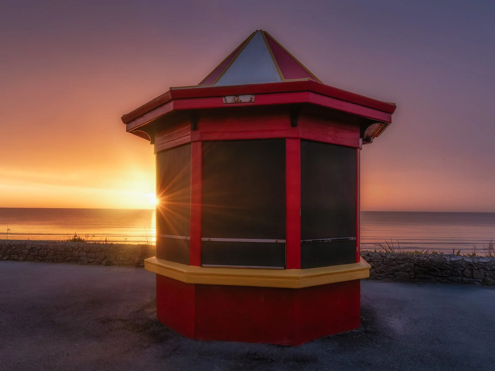 2026-04-10 Portmarnock kiosk sunrise starburst.jpg