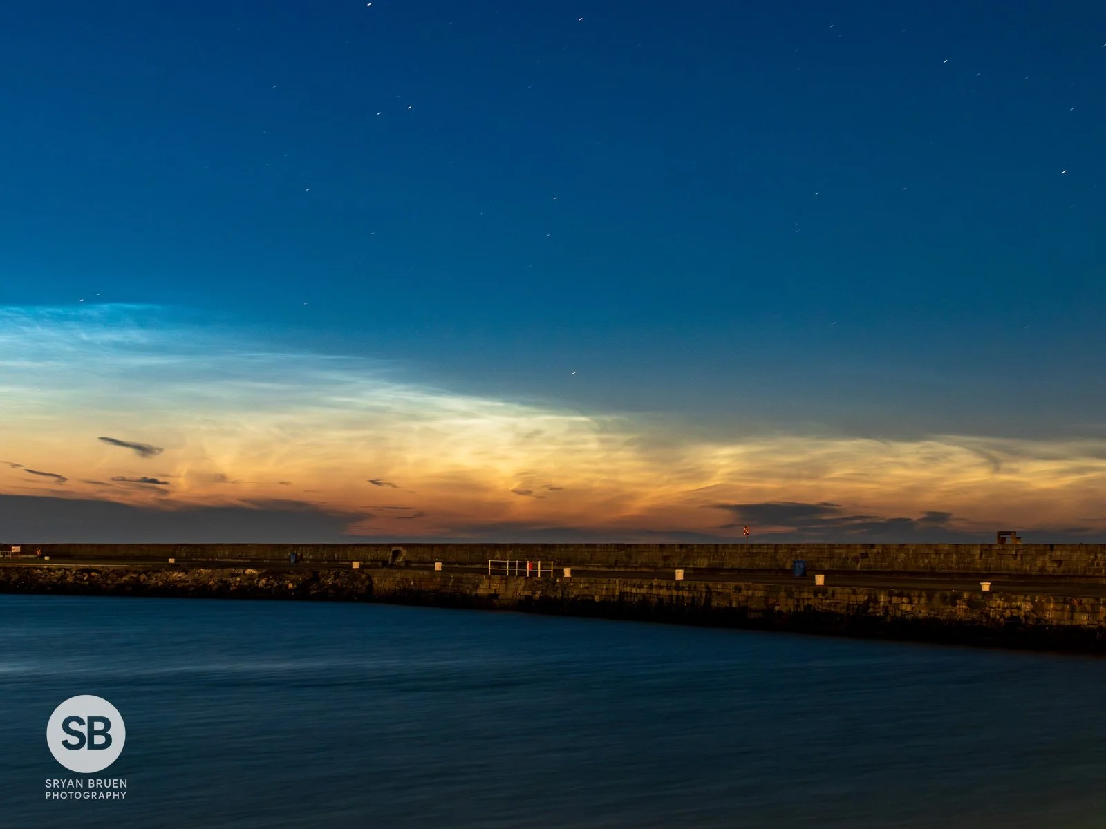 2023-07-04 Howth pier noctilucent clouds 4 July 2023.jpg