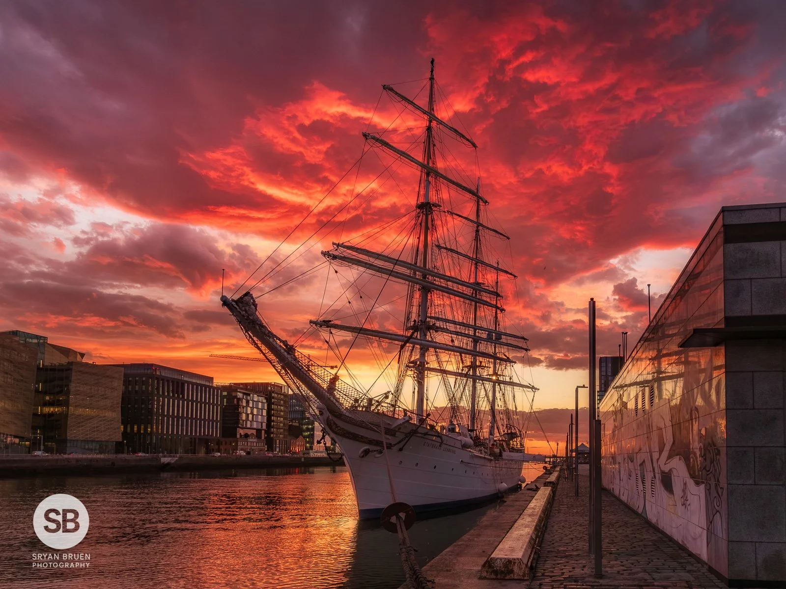 2026-04-07 Statsraad Lehmkuhl Dublin City sunrise red sky.jpg