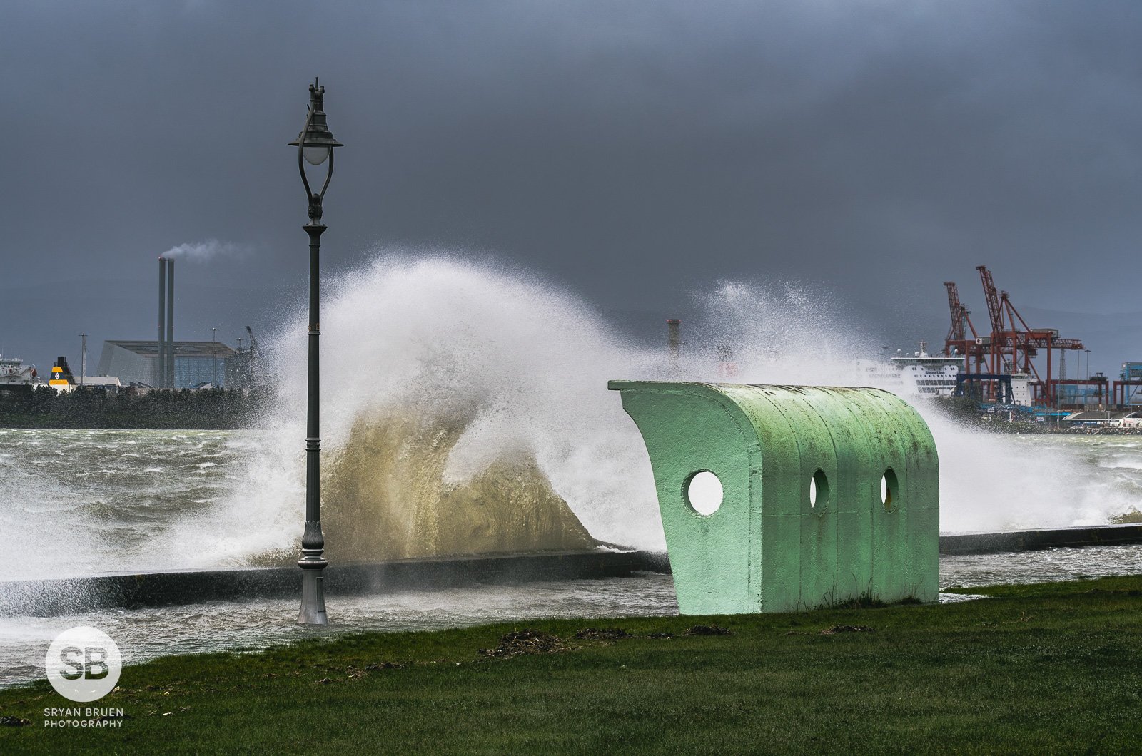2024-04-06 Clontarf Storm Kathleen waves 6 April 2024.jpg