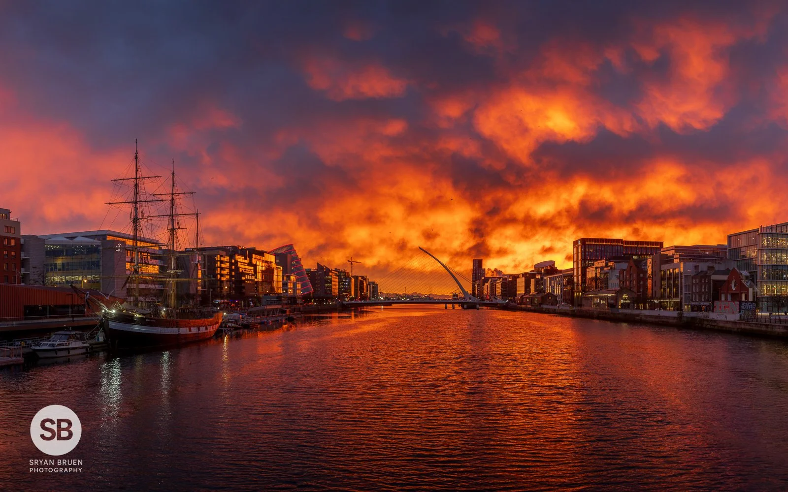 2025-10-30 Dublin Docklands sunrise pano.jpg