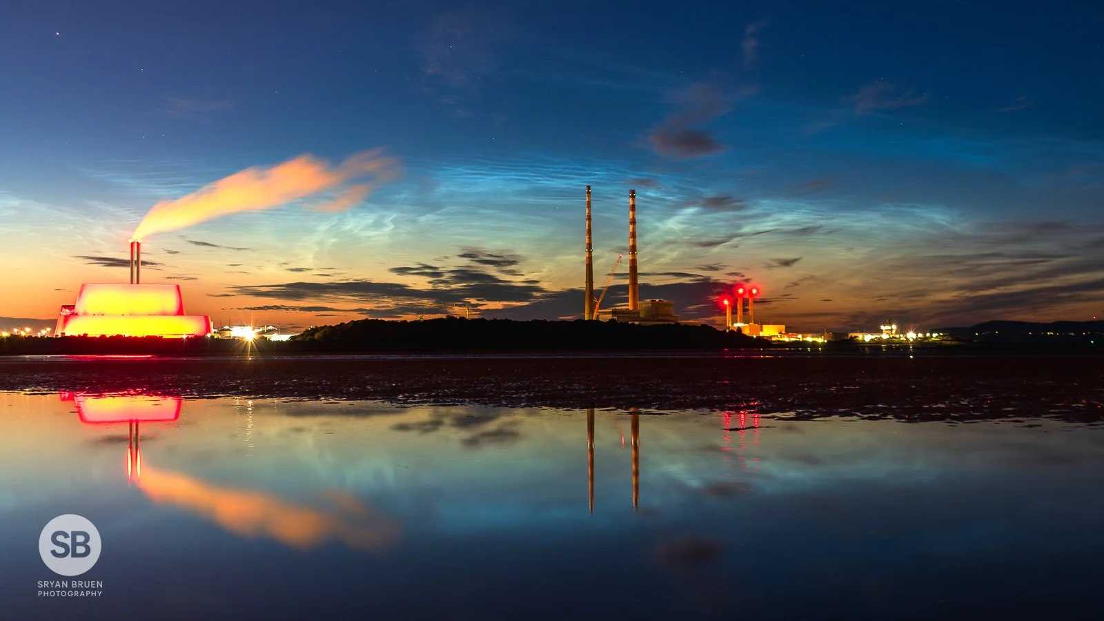 2024-06-20 Poolbeg Chimneys noctilucent clouds landscape 20 June 2024.jpg