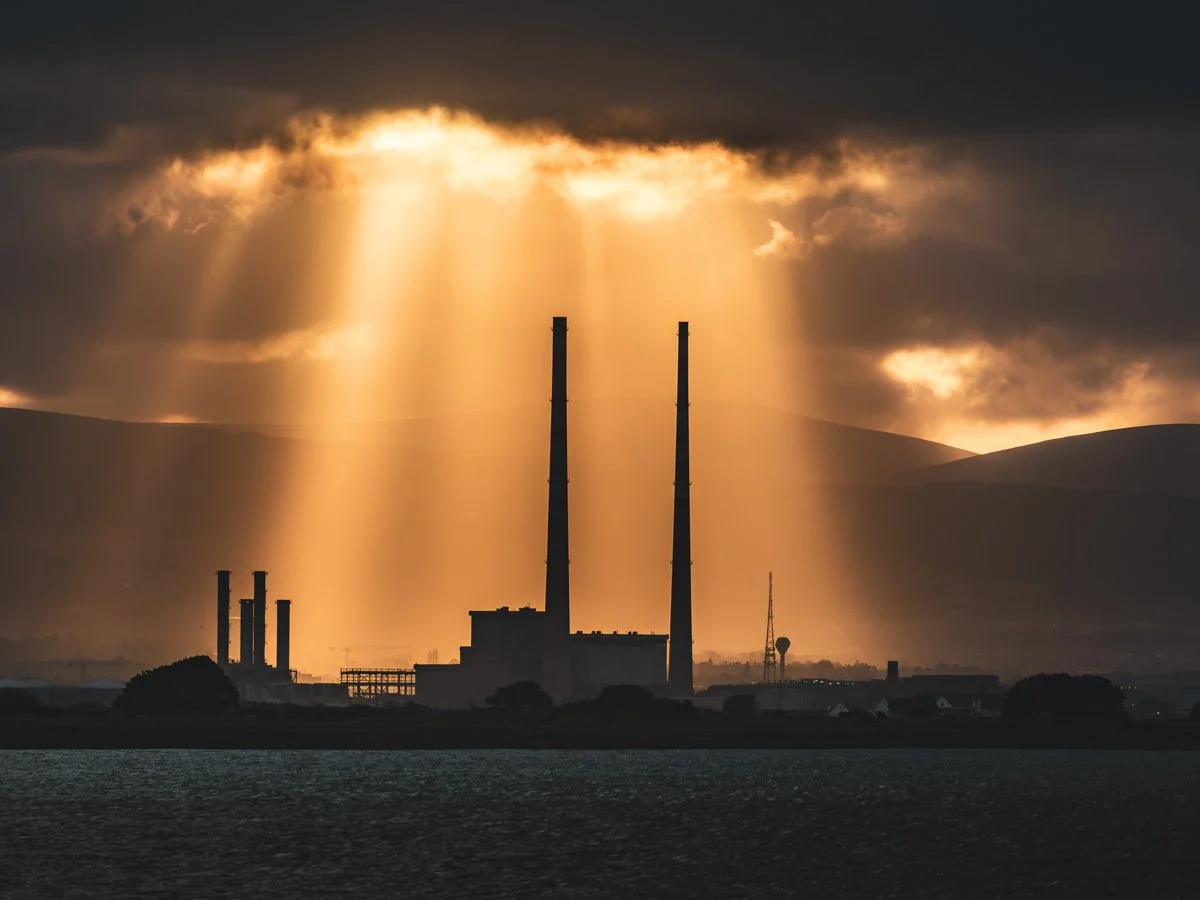 2025-12-25 Poolbeg Chimneys sunbeams.jpg