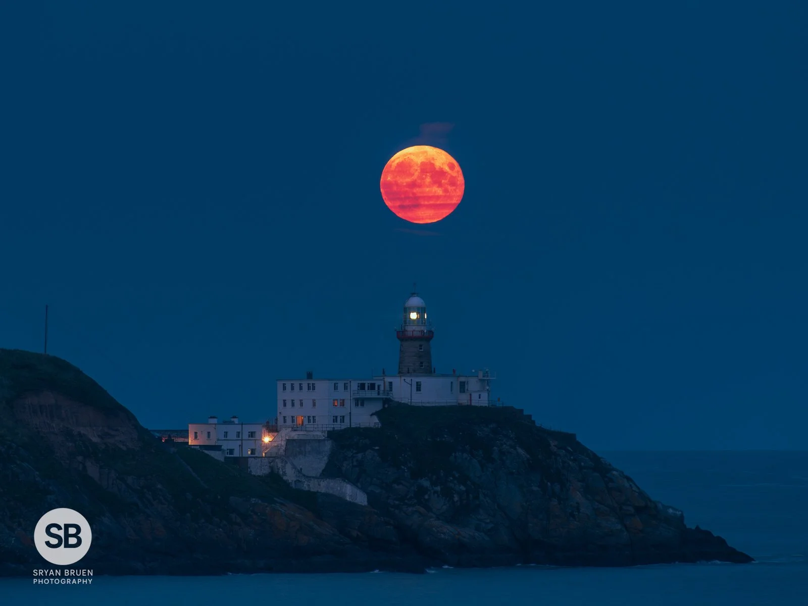 2023-09-29 Baily Lighthouse moonrise 29 September 2023.jpg
