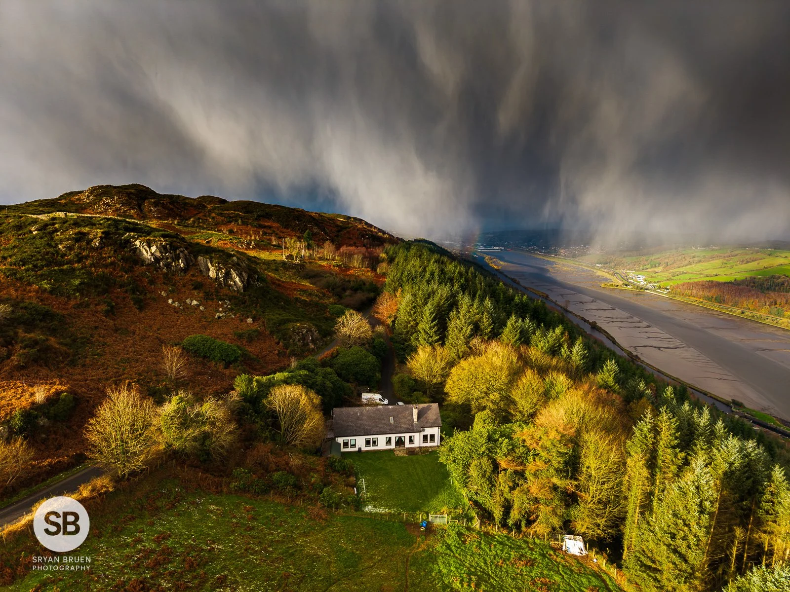 2025-11-19 Wintry shower cloud approaching Flagstaff Viewpoint.jpg