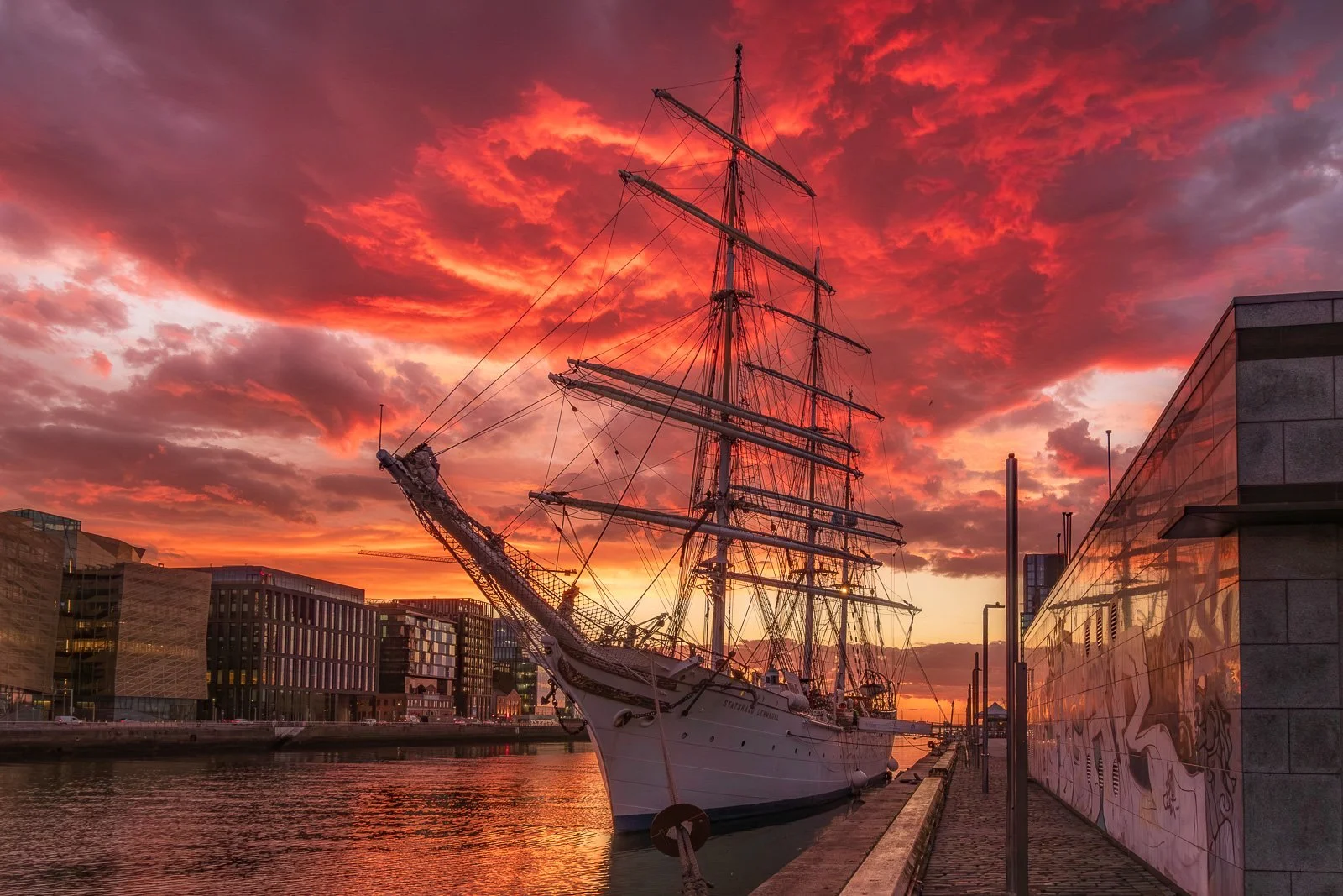 2026-04-07 Statsraad Lehmkuhl Dublin City sunrise red sky.jpg