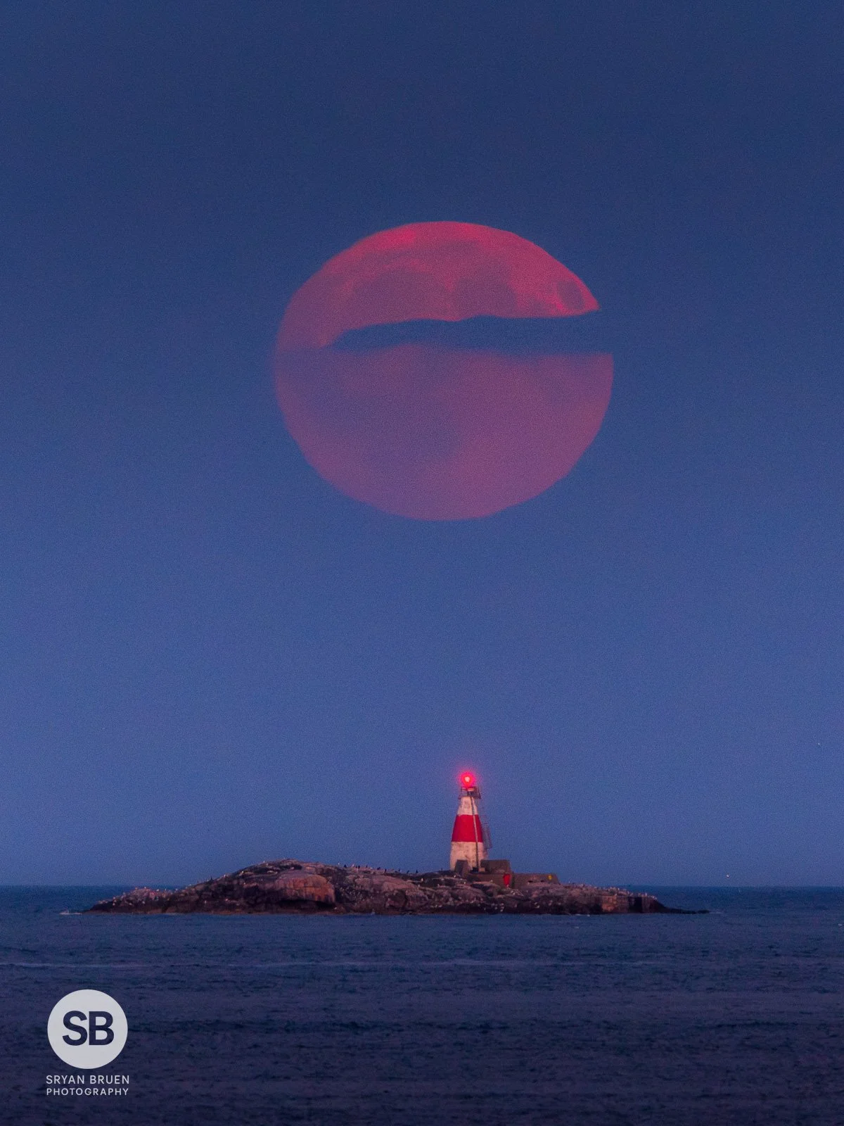 2025-08-08 Moonrise over Muglins Lighthouse.jpg