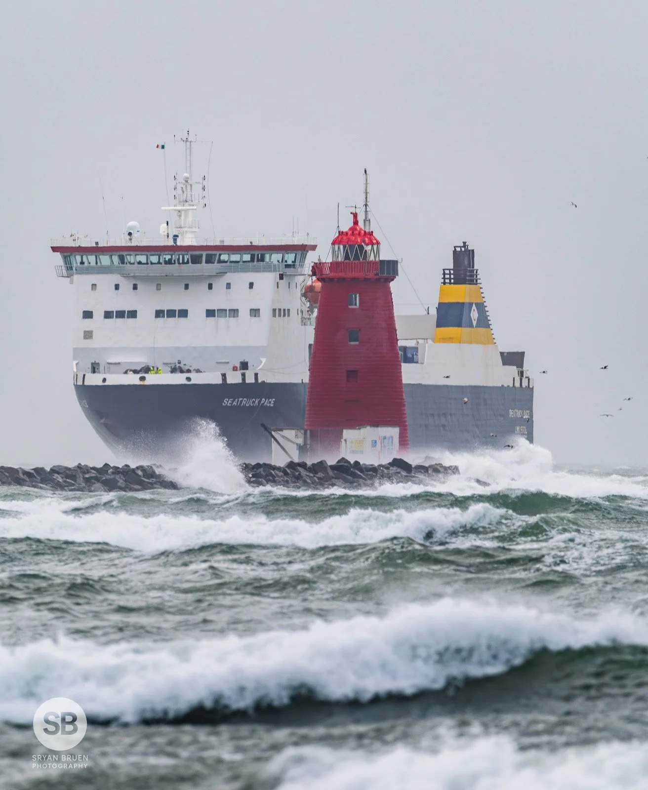 2024-04-06 Poolbeg Lighthouse Storm Kathleen seatruck 6 April 2024.jpg