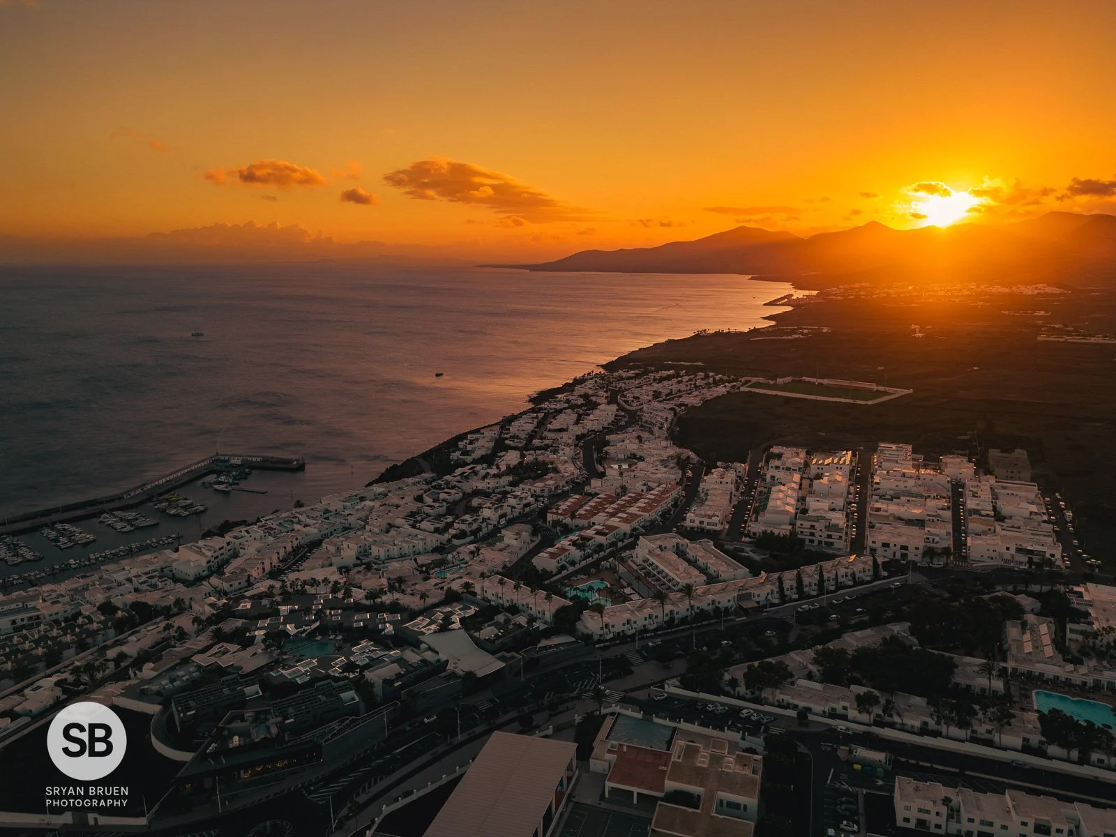 2022-10-10 Puerto del Carmen Old Town sunset 10 October 2022.jpg