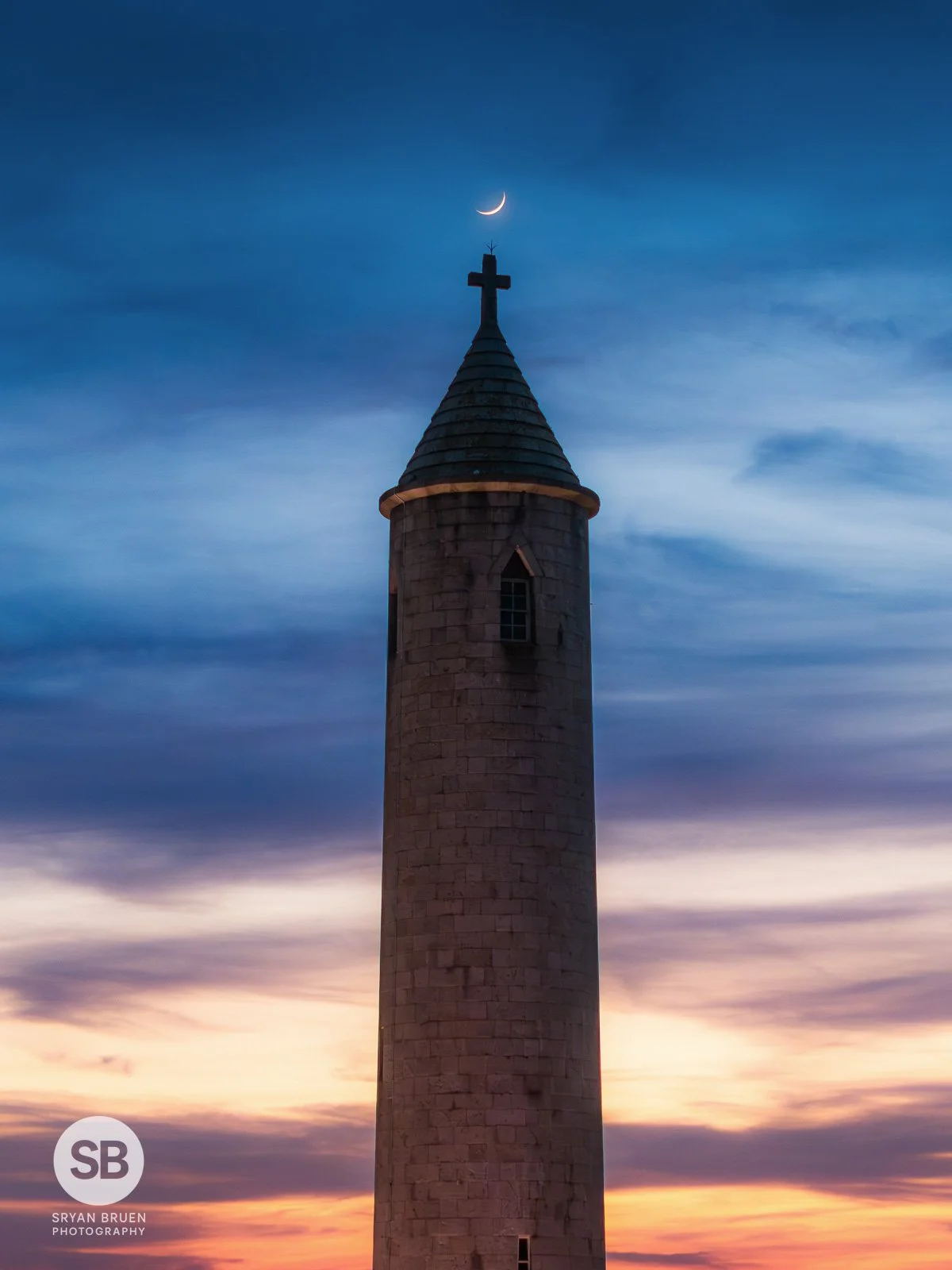2025-04-29 Glasnevin Round Tower crescent moon.jpg