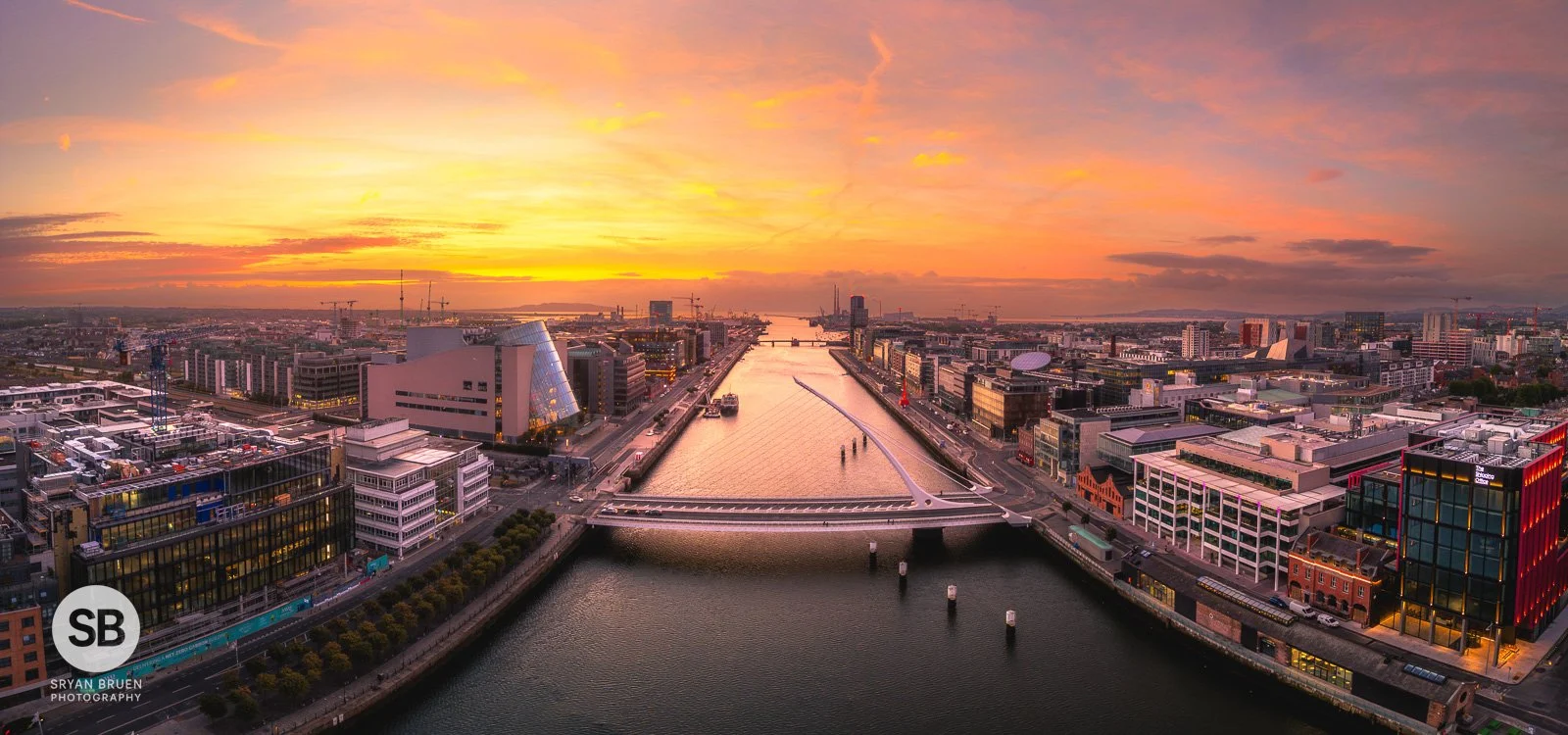 2024-08-21 Dublin City pre-sunrise sky panorama 21 August 2024.jpg