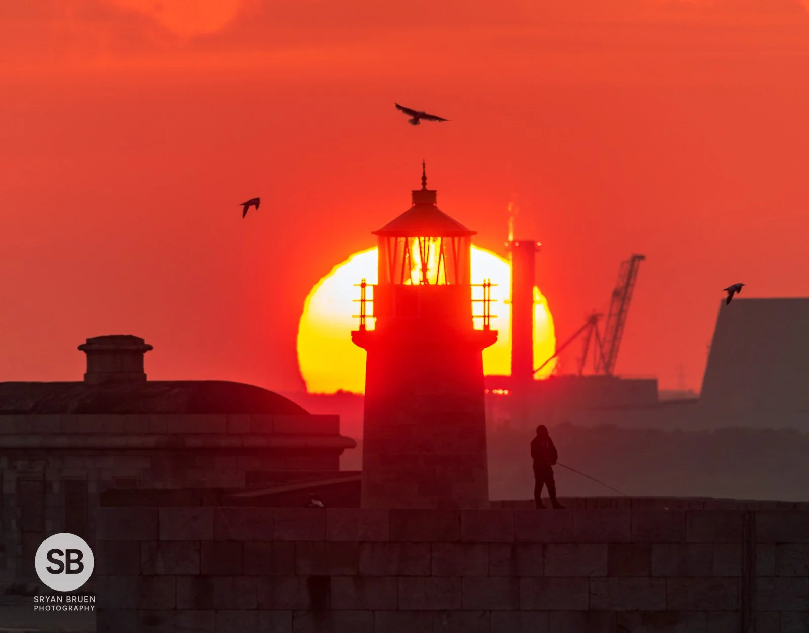 2023-05-31 Dun Laoghaire Lighthouse sunset 31 May 2023.jpg