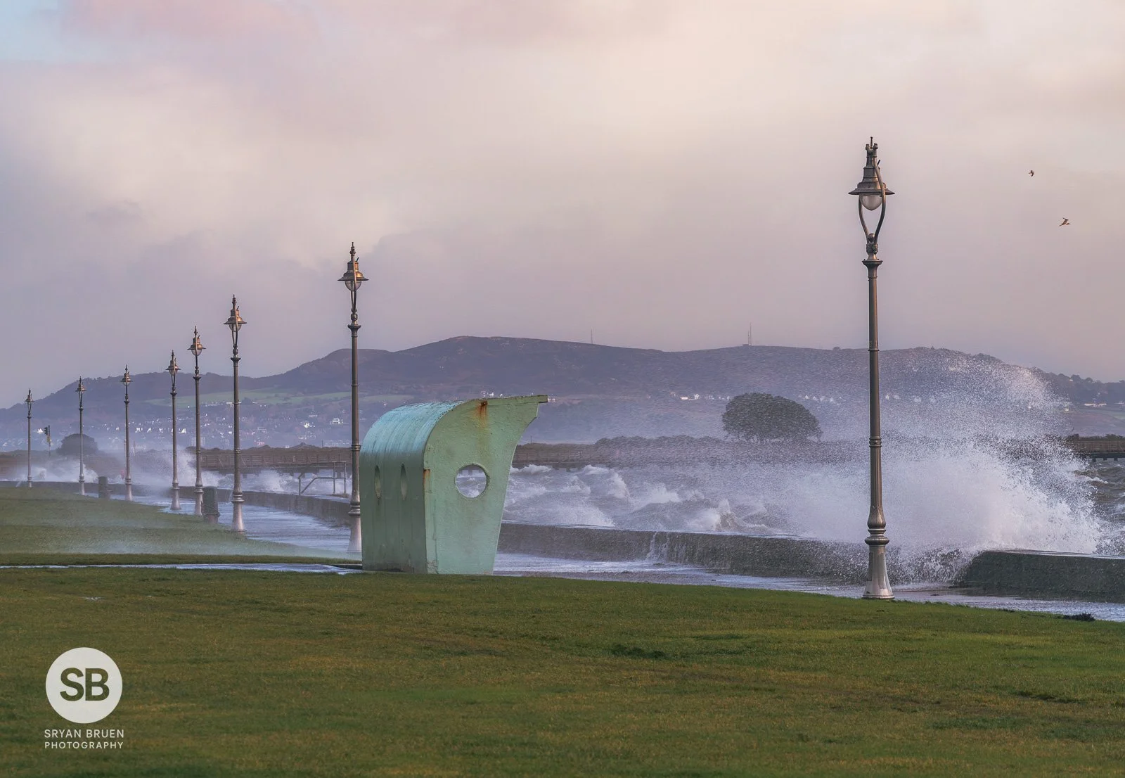 2021-12-07 Blustery Clontarf storm Barra waves 7 December 2021.jpg