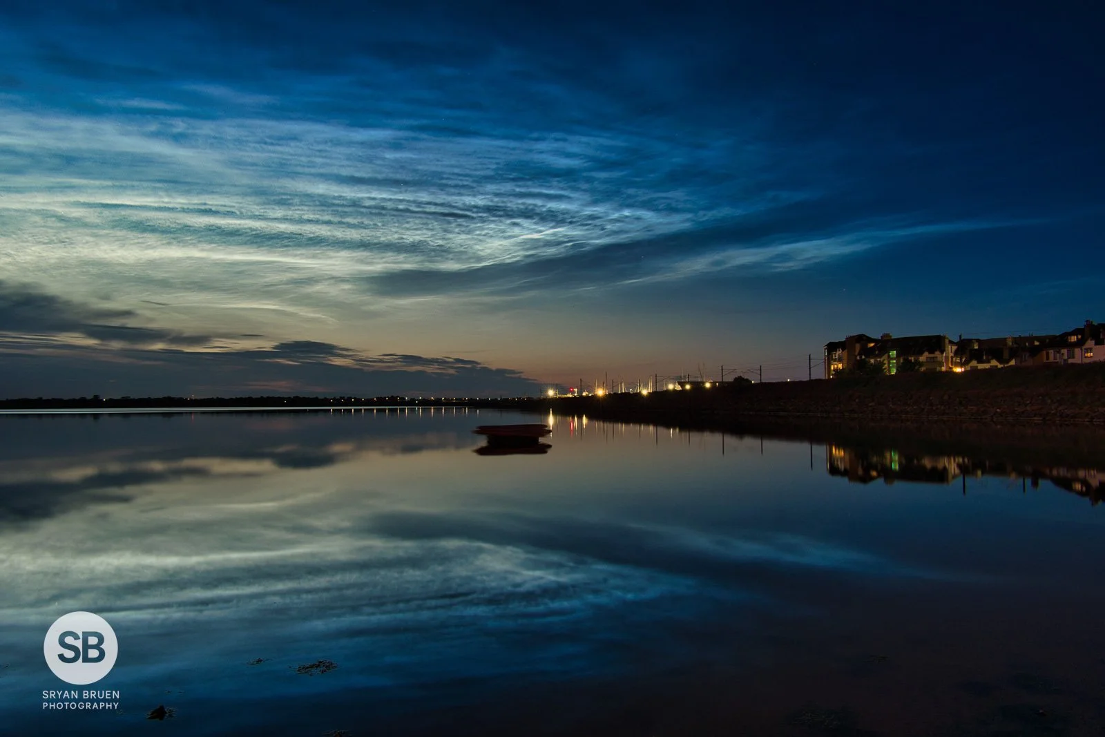 2021-06-18 Malahide Estuary type-V noctilucent clouds 18 June 2021.jpg