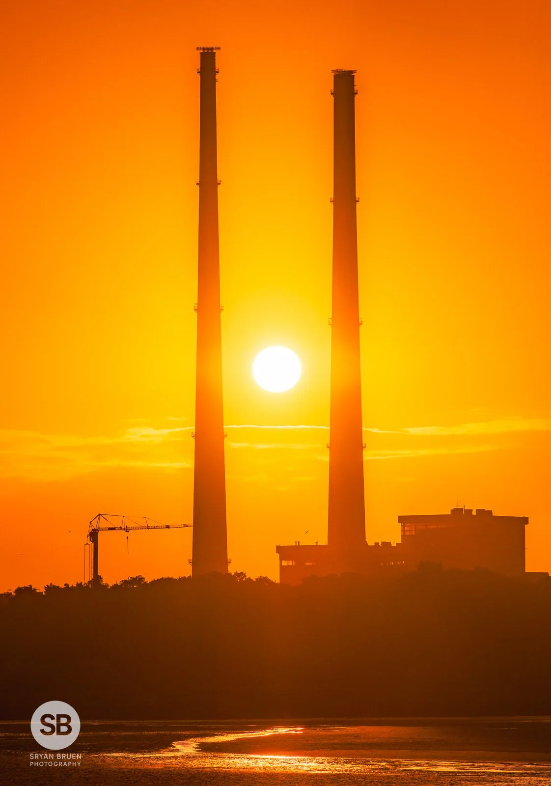 2024-07-04 Poolbeg Chimneys sunrise 2 4 July 2024.jpg
