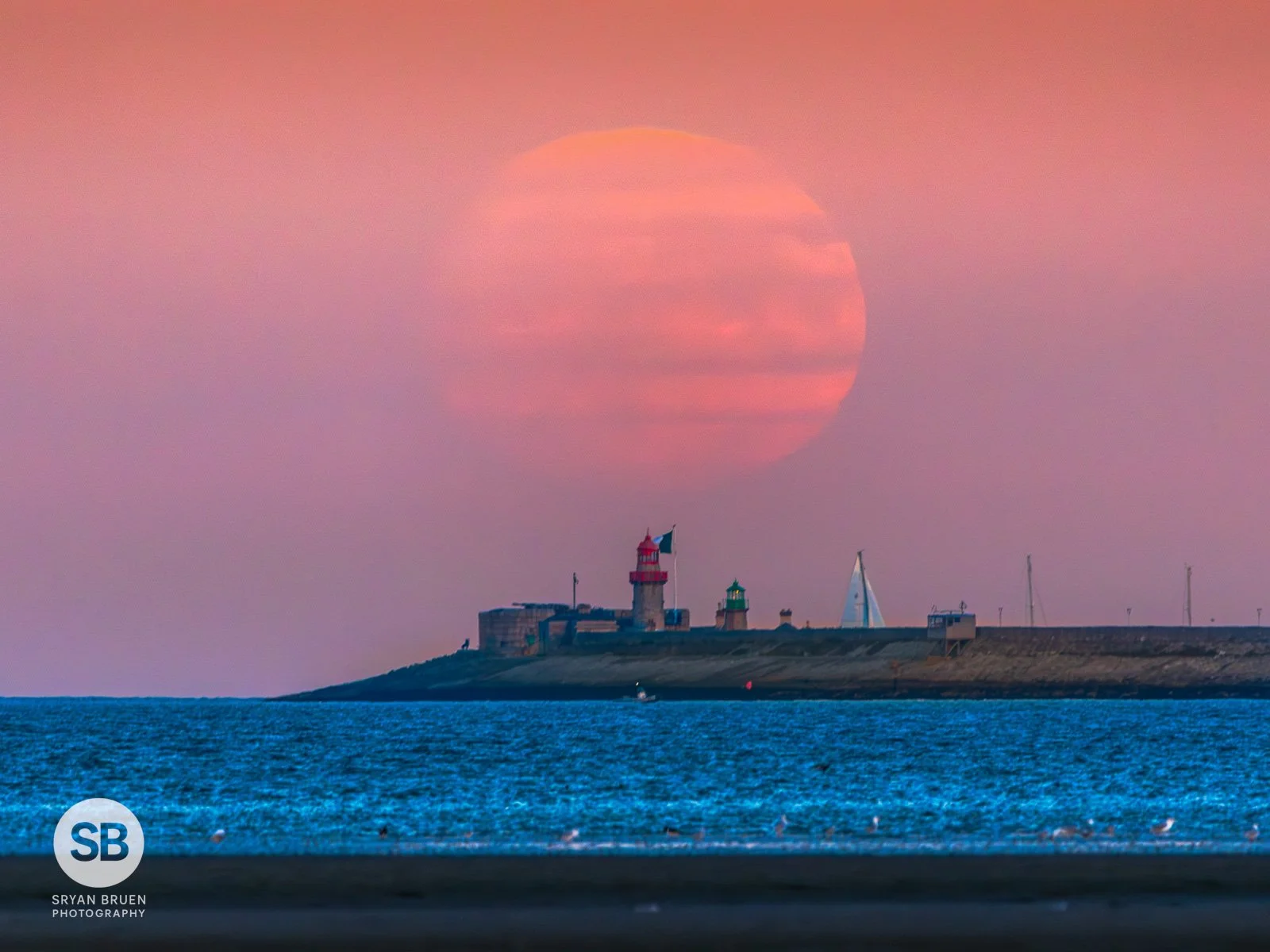 2024-09-16 Faint moonrise over Dun Laoghaire Lighthouse 16 September 2024.jpg
