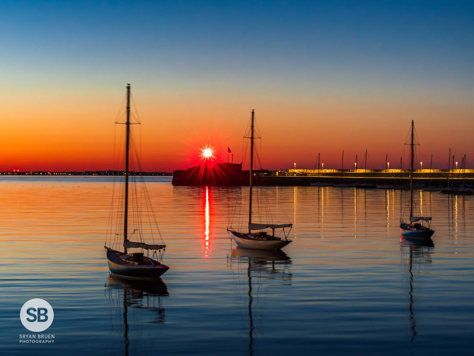 2025-05-16 Dun Laoghaire boats lighthouse starburst sunset reflections.jpg