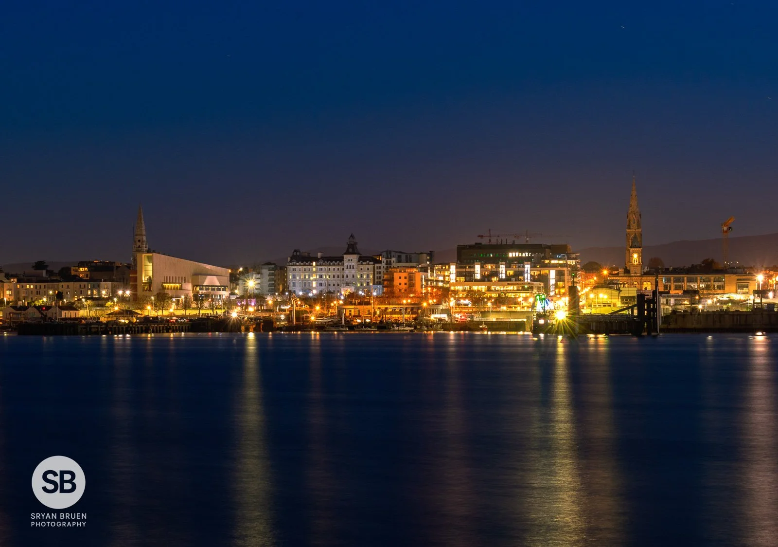2021-04-22 Dun Laoghaire nightfall 22 April 2021.jpg