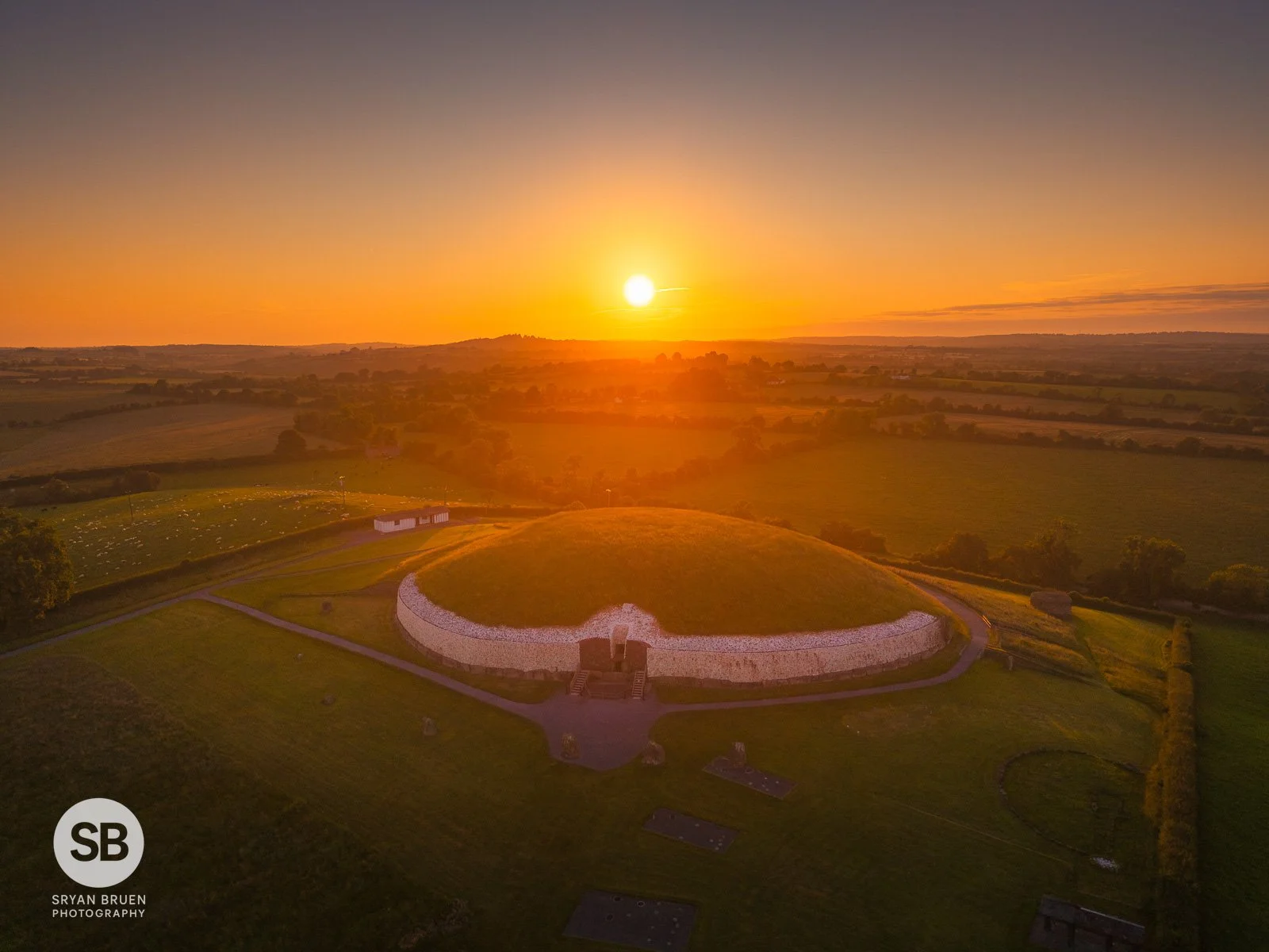 2025-06-18 Newgrange sunset 18 June 2025.jpg