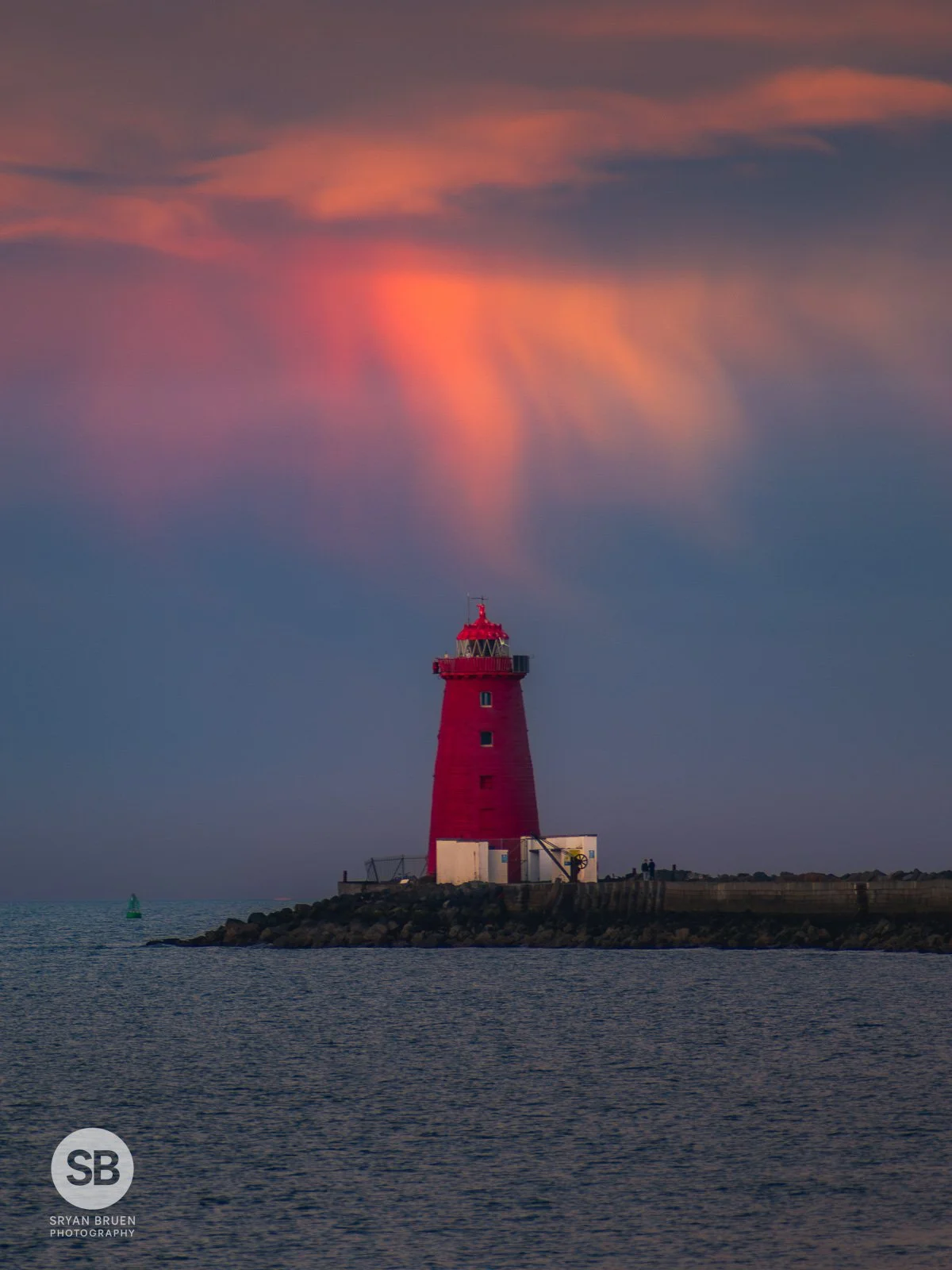 2025-06-28 Poolbeg Lighthouse rainbow shower 28 June 2025.jpg