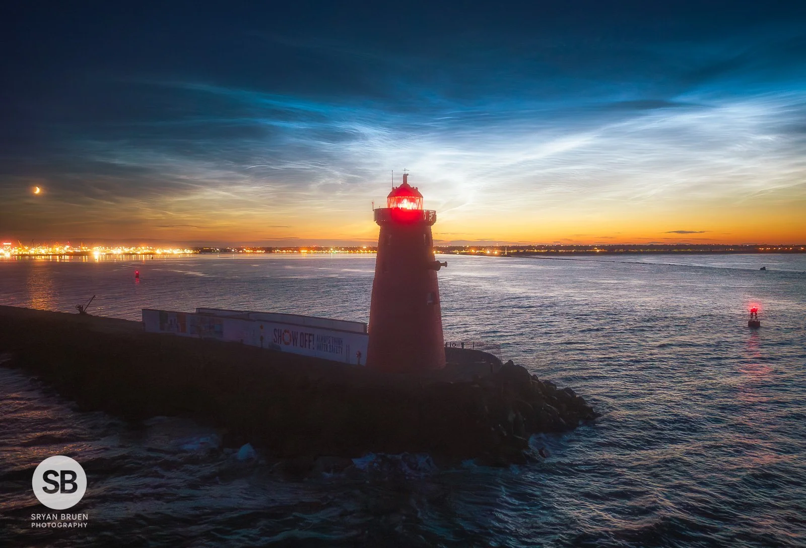 2025-06-29 Poolbeg Lighthouse noctilucent clouds 29 June 2025.jpg