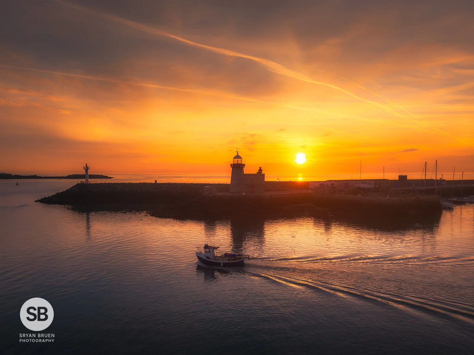 2025-04-29 Howth Lighthouse boat sunrise 29 April 2025.jpg