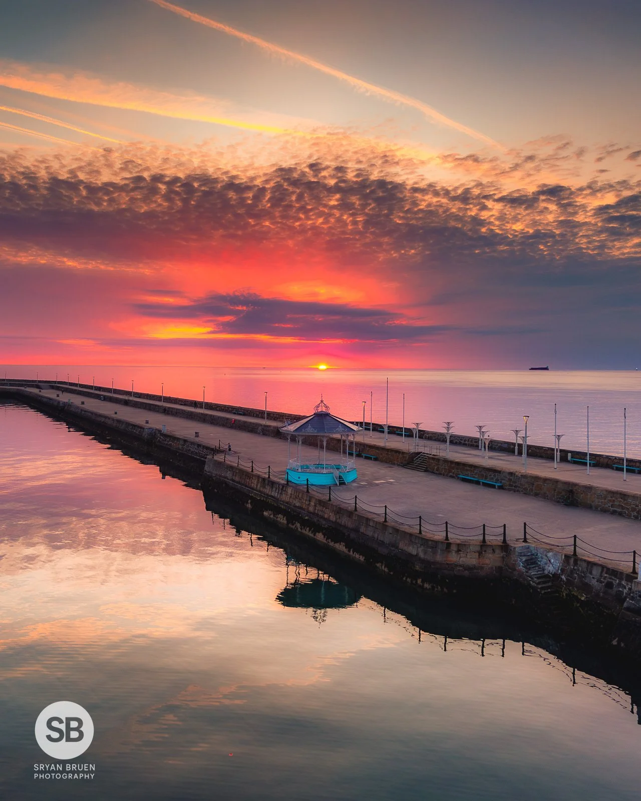 2025-05-07 Dun Laoghaire bandstand sunrise 7 May 2025.jpg