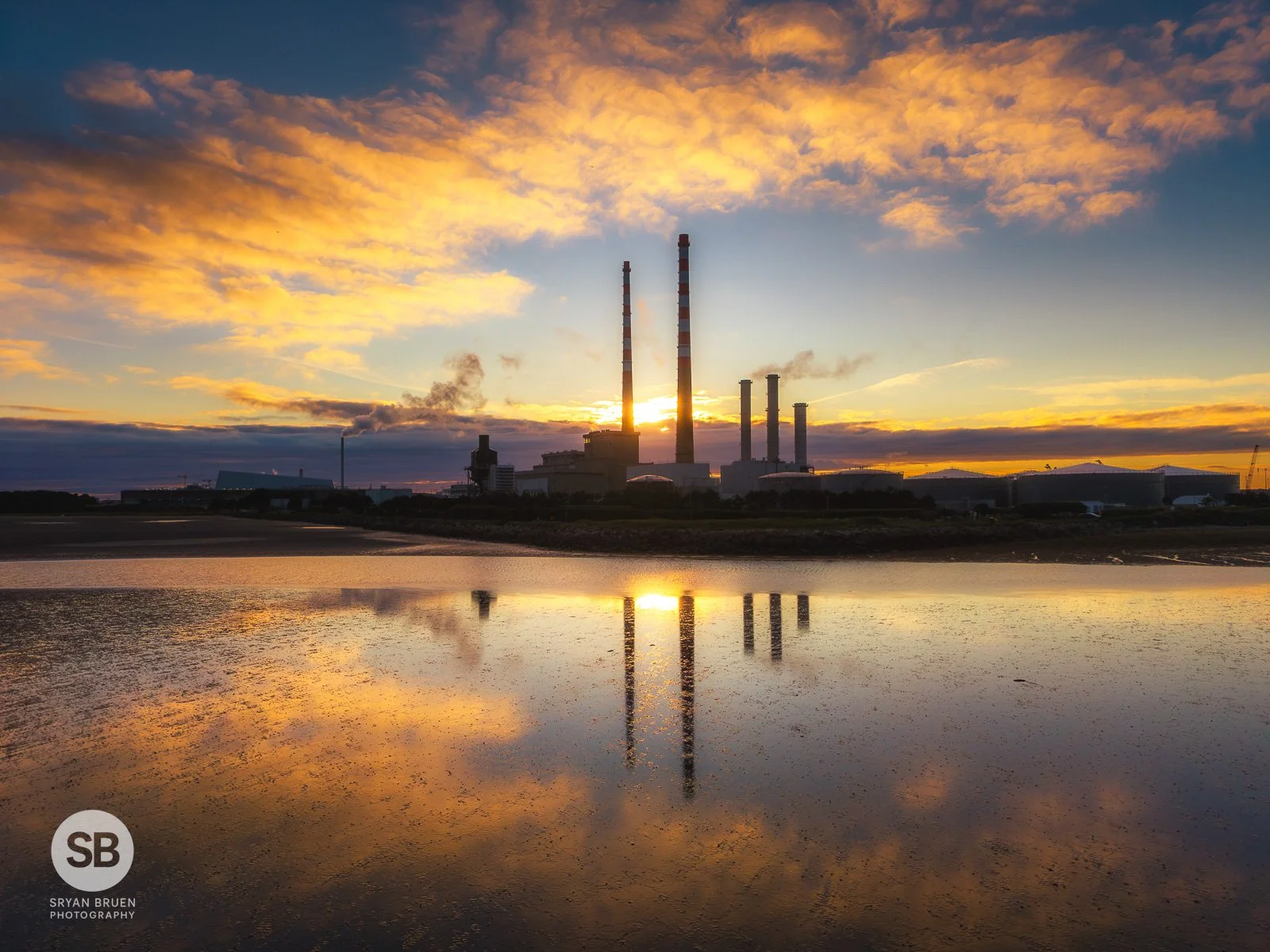 2025-06-28 Poolbeg Chimneys sunset reflections 28 June 2025.jpg