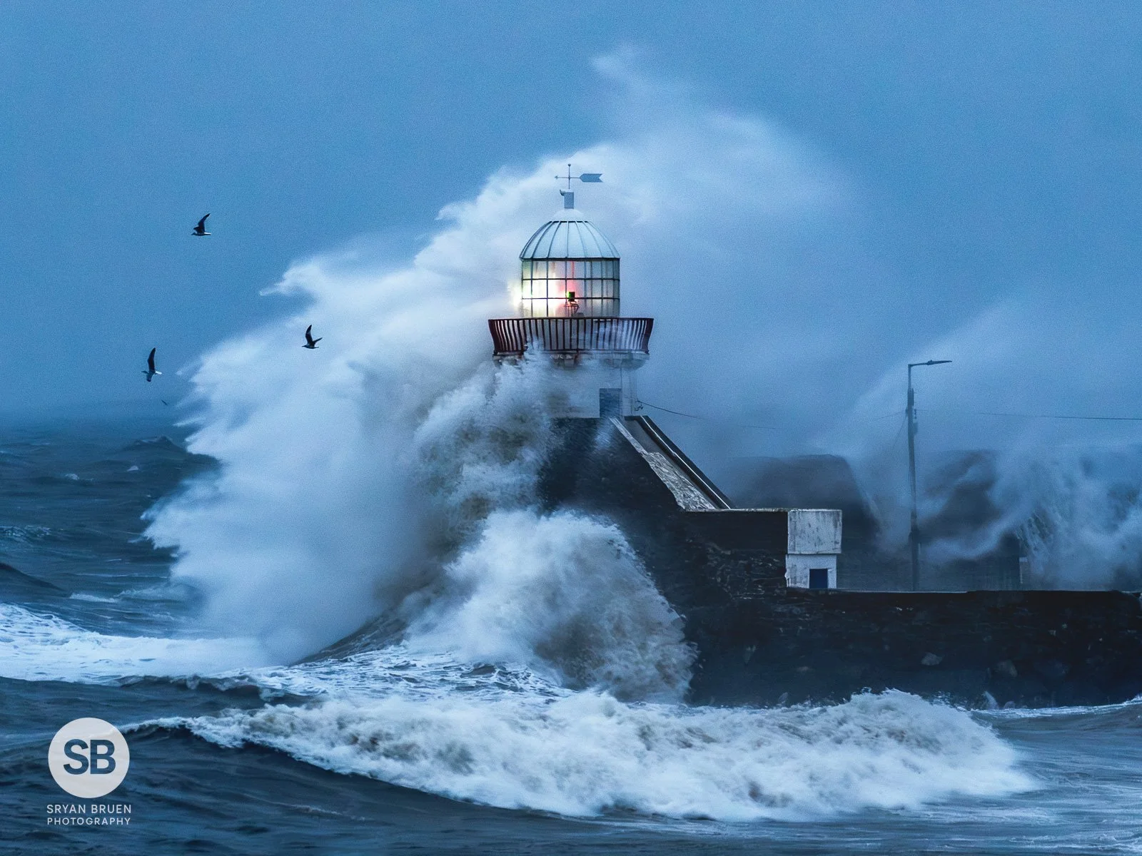 2025-01-05 Balbriggan Lighthouse stormy waves 5 January 2025.jpg