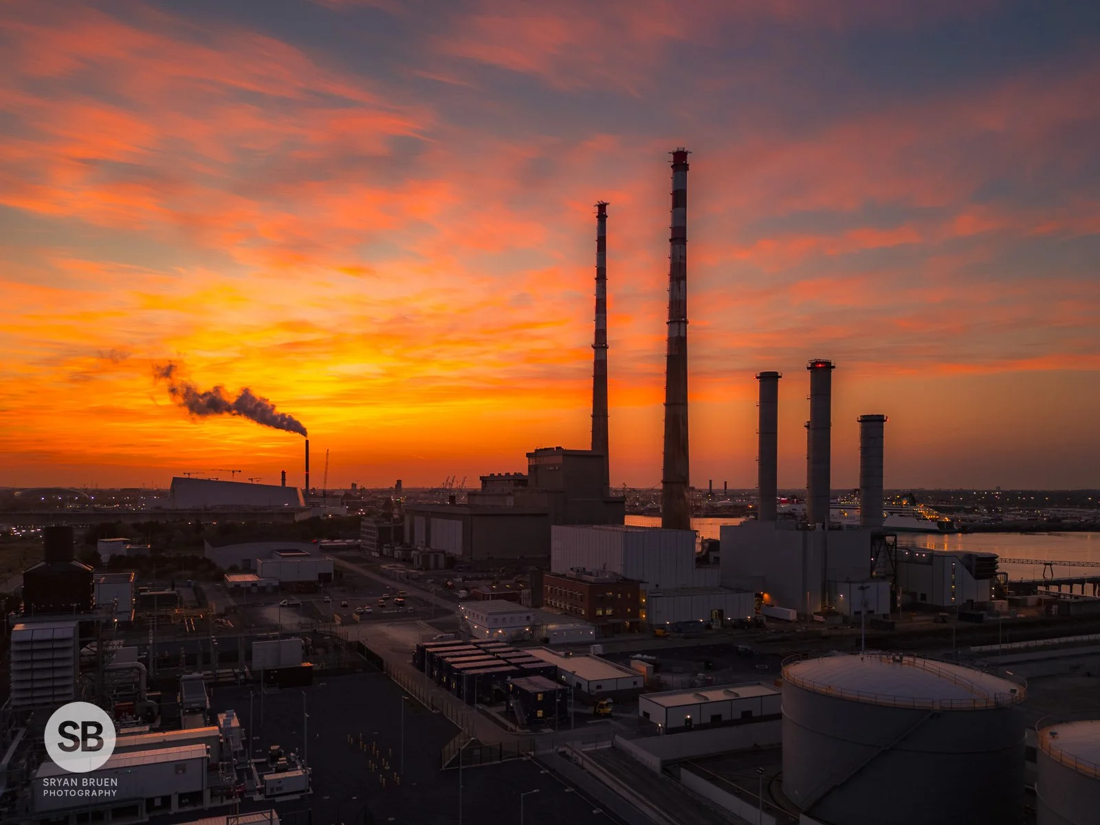 2024-09-19 Poolbeg Chimneys sunset 19 September 2024.jpg