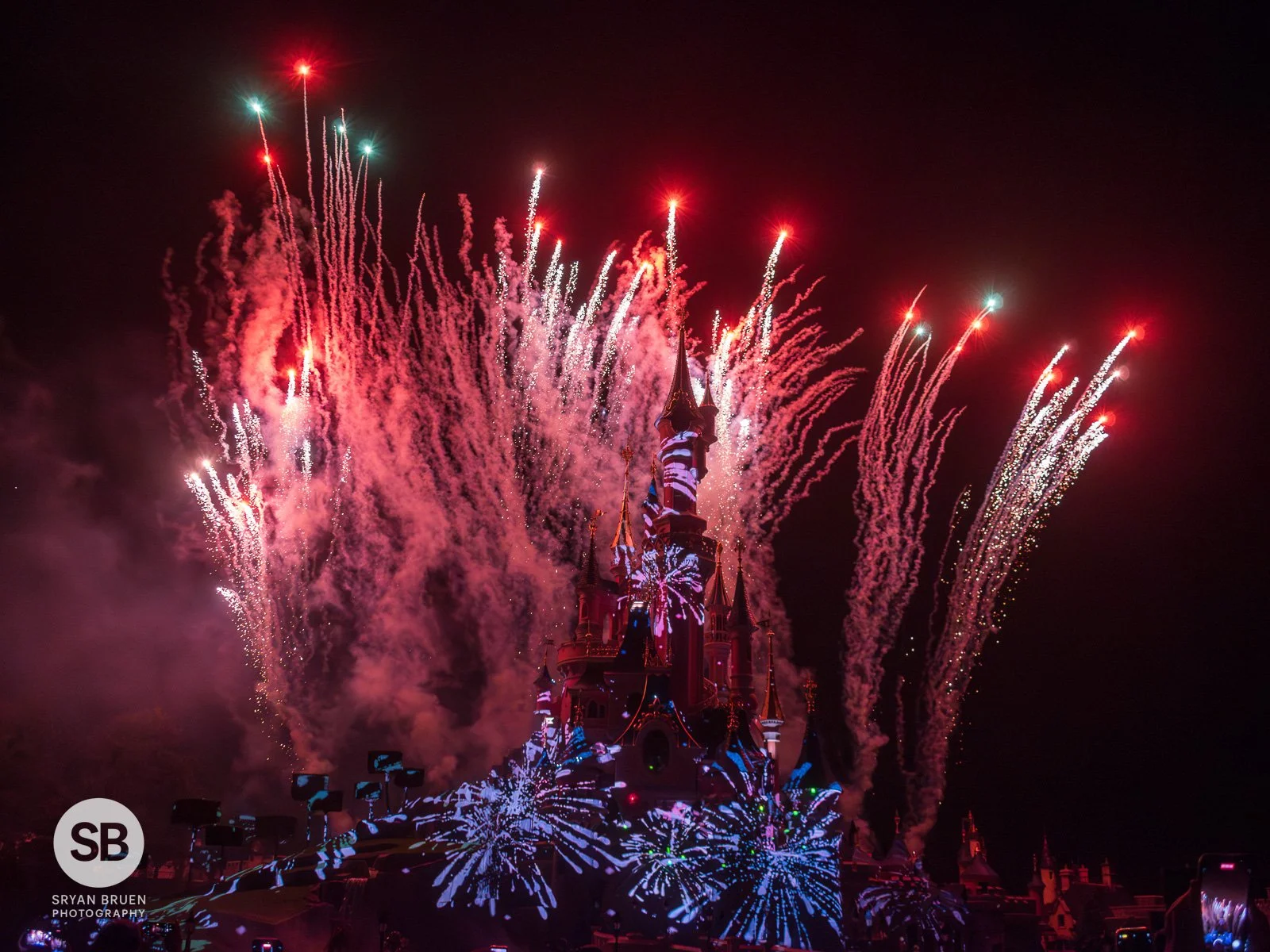 2023-05-23 Disneyland Paris fireworks display 4 23 May 2023.jpg