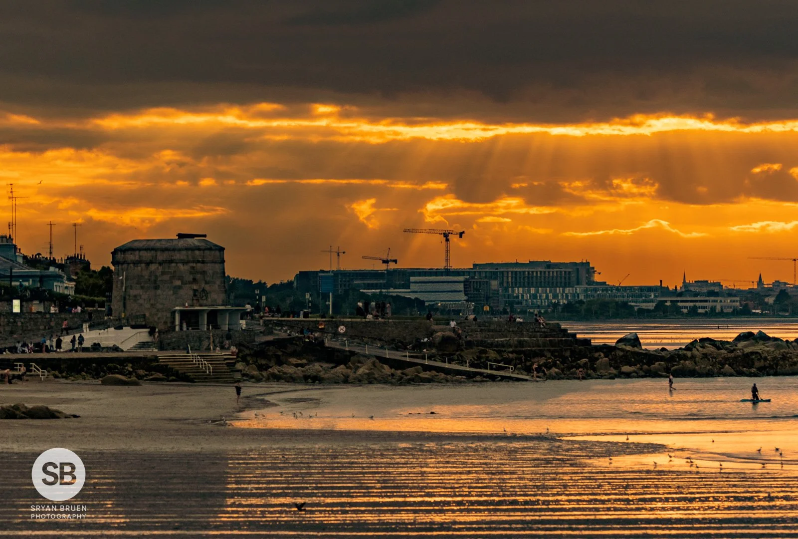 2021-07-15 Seapoint sunset rays 15 July 2021.jpg