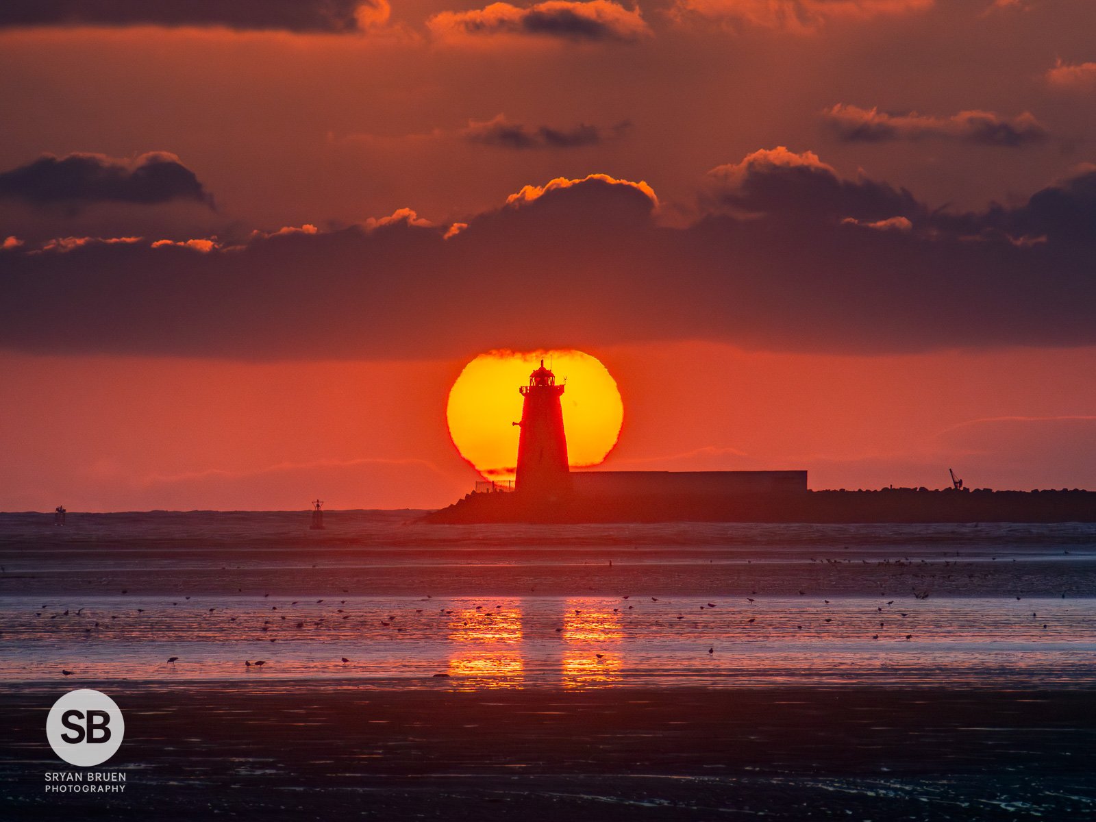 2025-12-26 Poolbeg Lighthouse sunrise from Clontarf.jpg