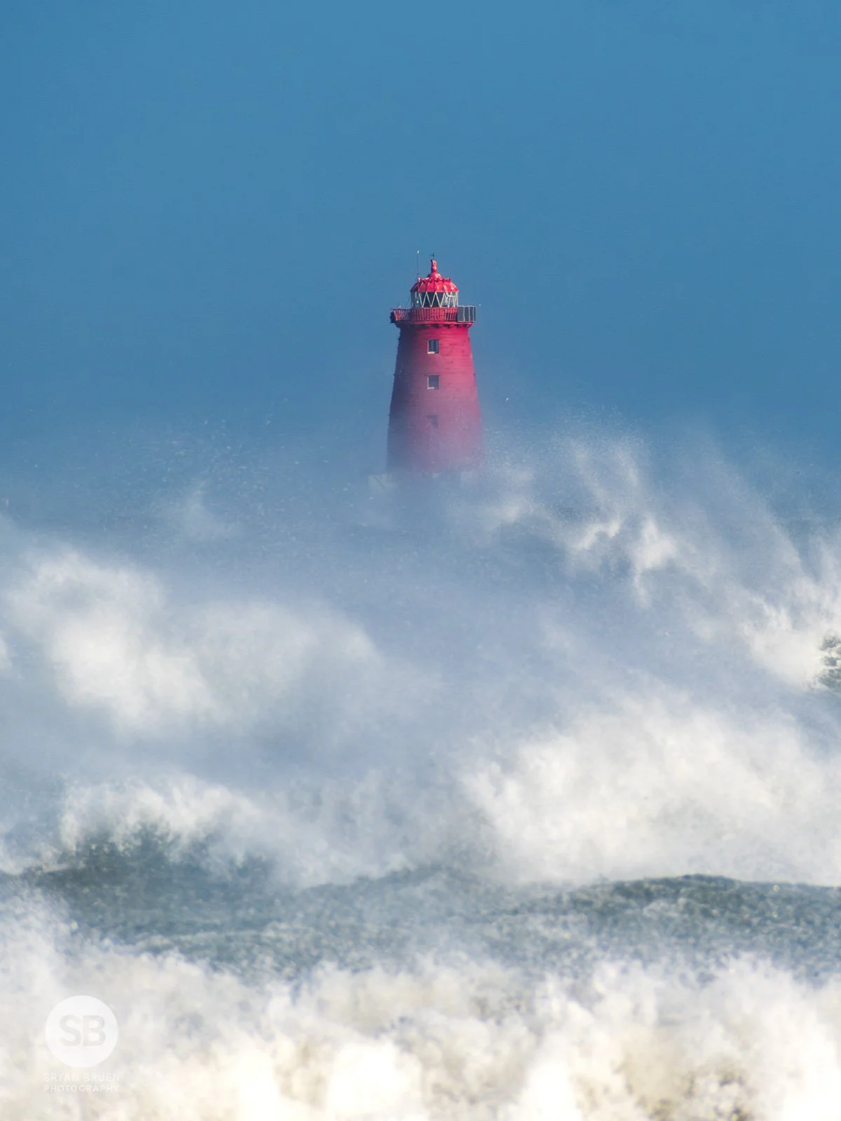 2024-10-20 Poolbeg Lighthouse Storm Ashley sea spray waves 20 October 2024.jpg