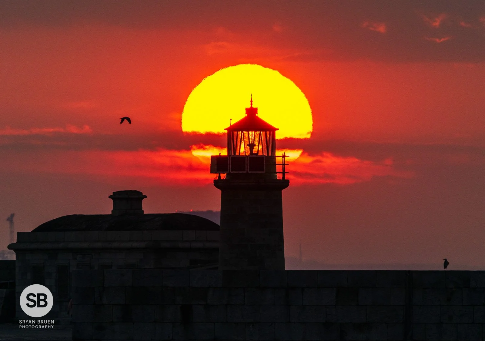 2021-05-30 Dun Laoghaire West Pier Lighthouse sunset 30 May 2021.jpg