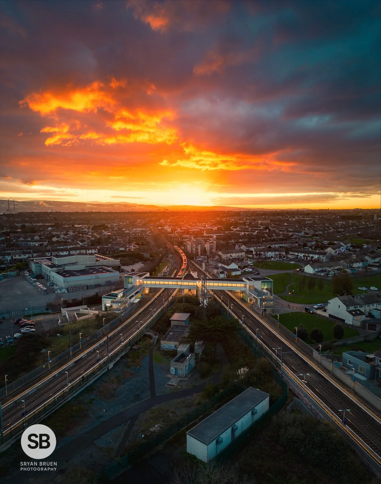 2022-12-14 Howth Junction station sunset 14 December 2022.jpg