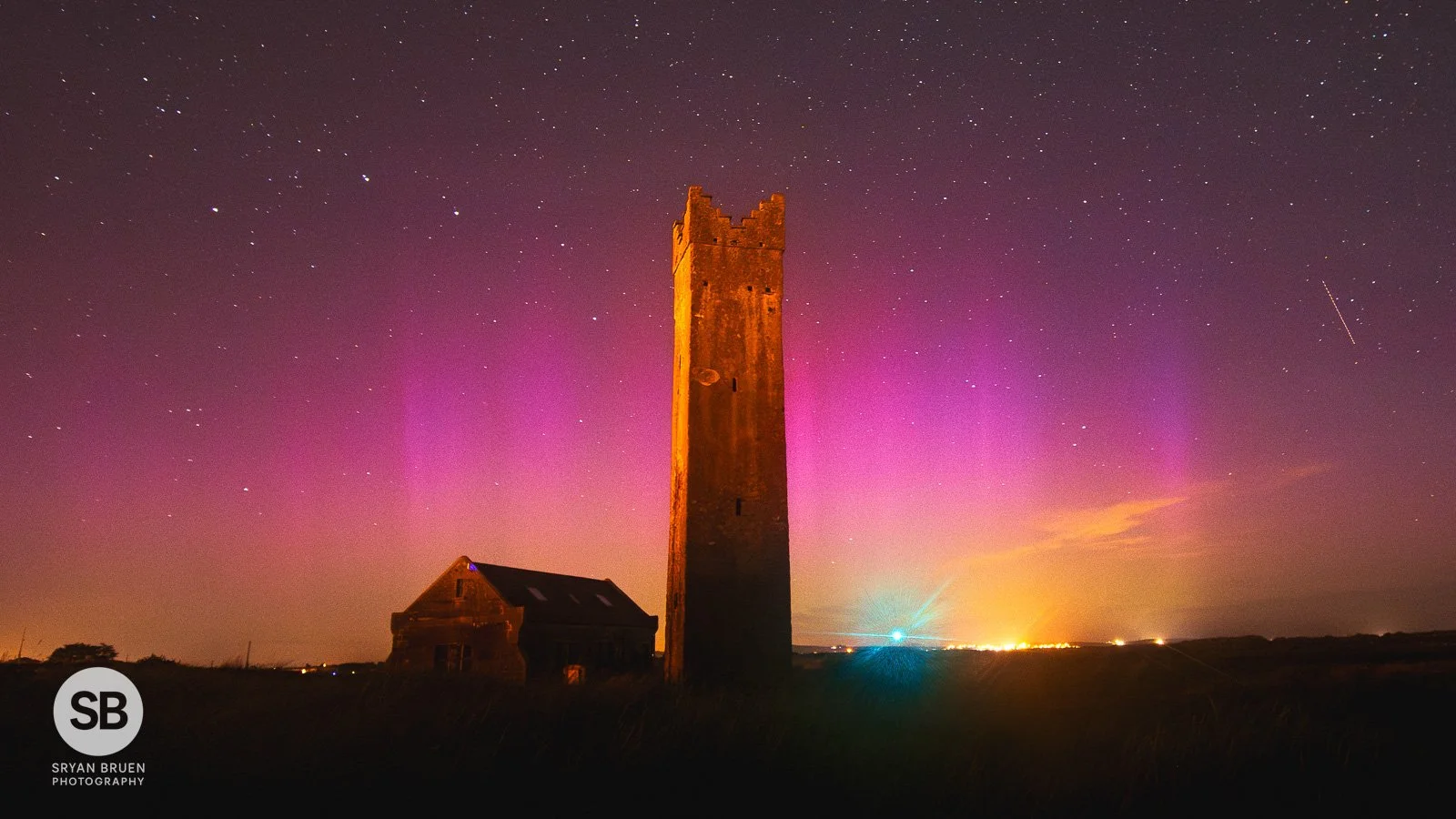 2024-08-14 Mornington Maiden Tower aurora 14 August 2024.jpg