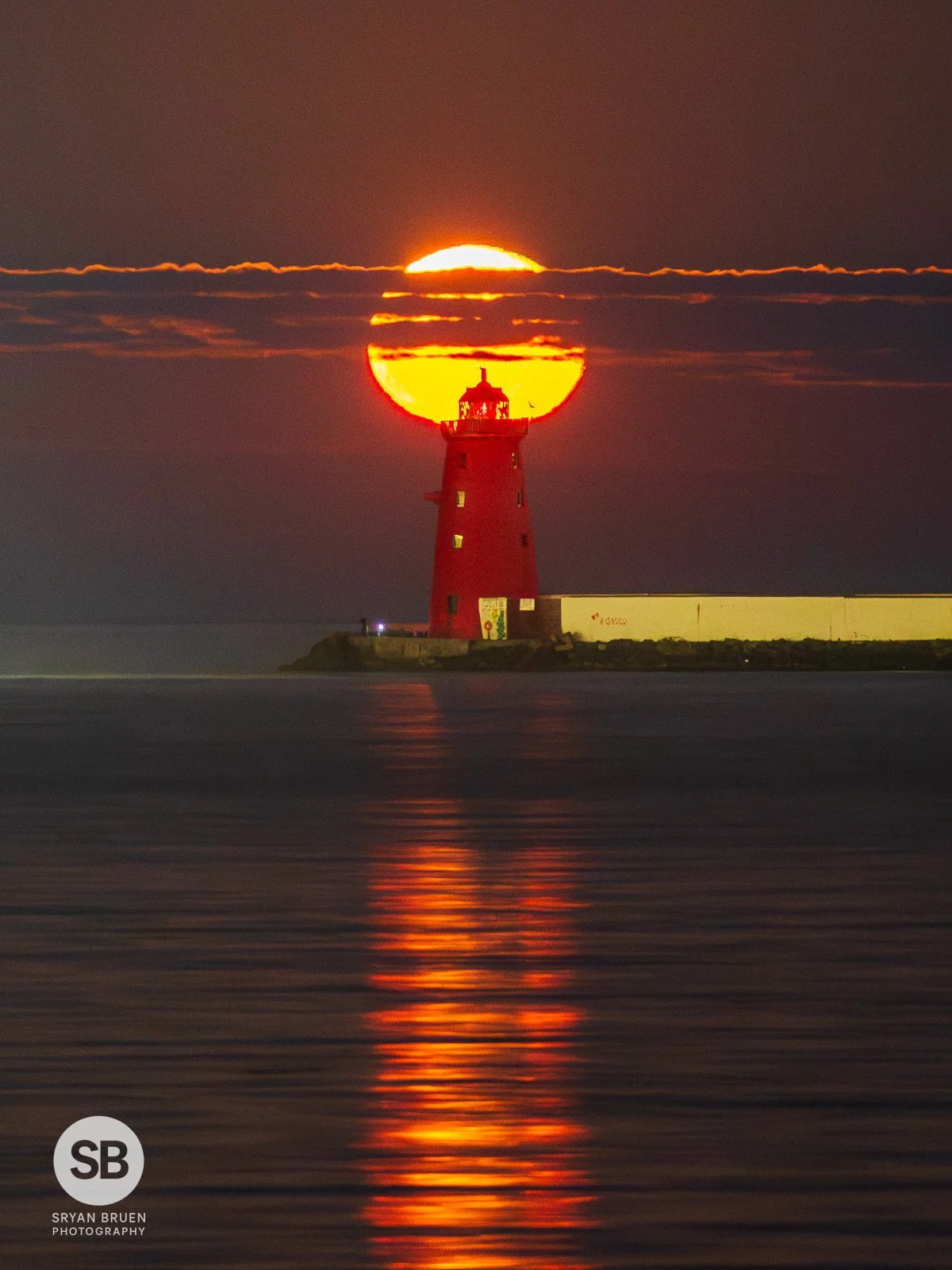 2024-06-24 Poolbeg Lighthouse moonrise portrait 24 June 2024.jpg