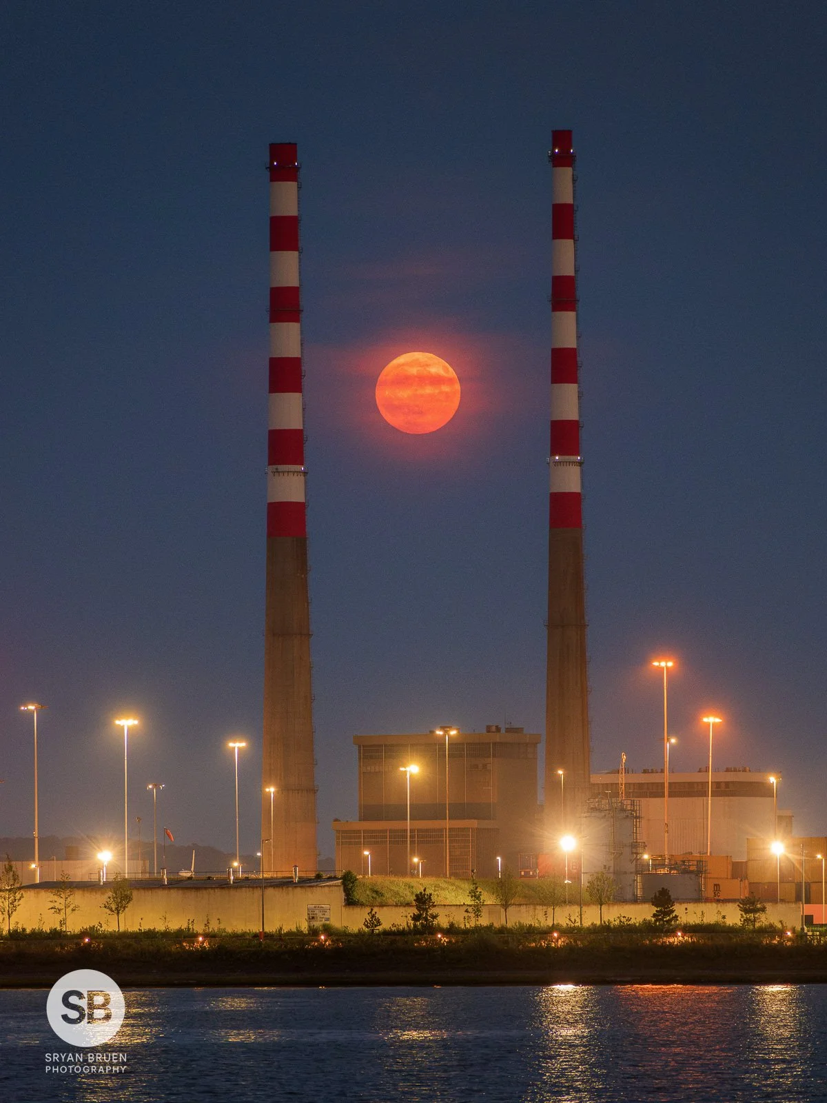 2025-06-10 Poolbeg Chimneys moonrise 10 June 2025.jpg