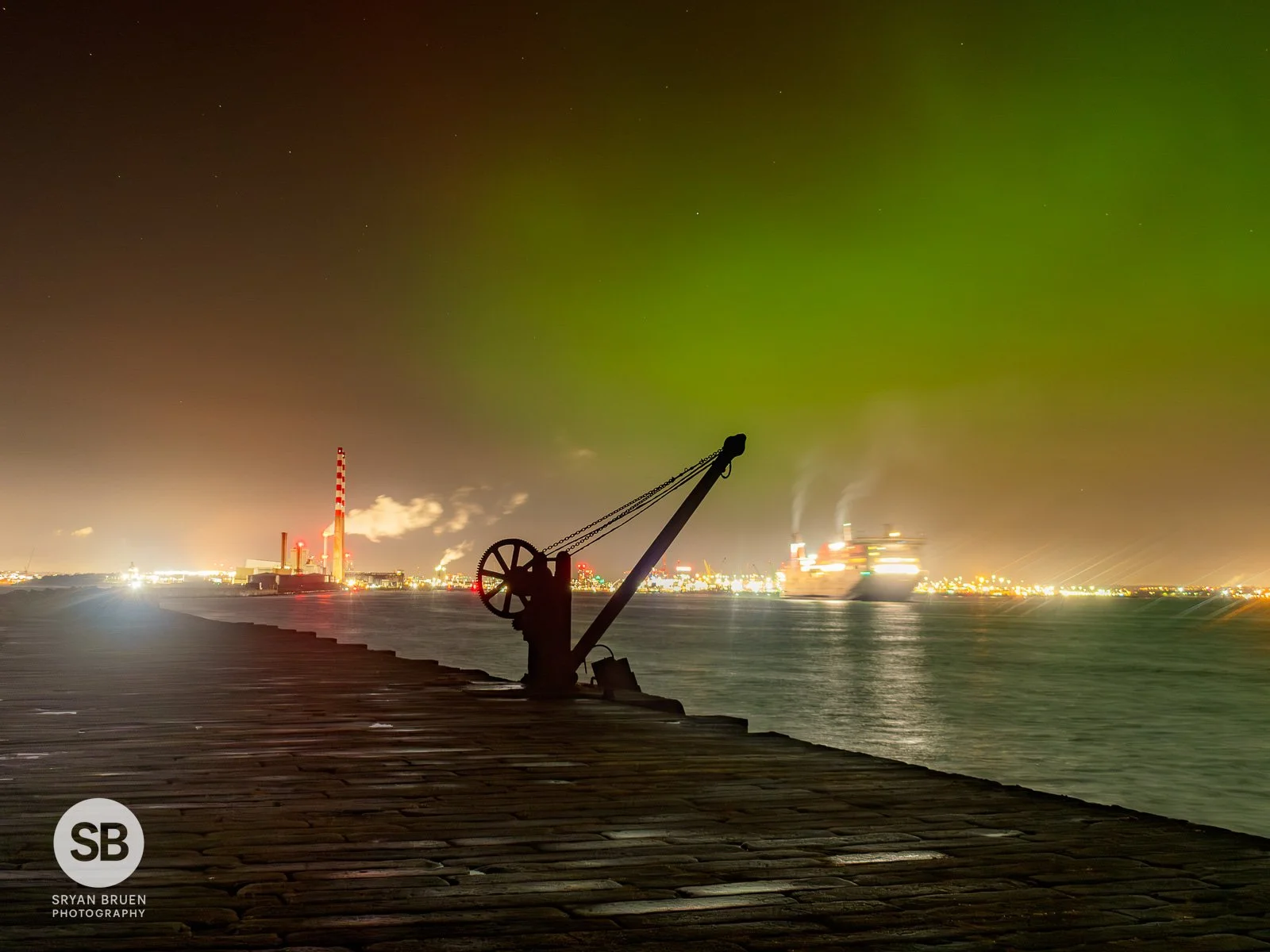 2026-01-19 Aurora borealis over the Great South Wall with Stena Line.jpg
