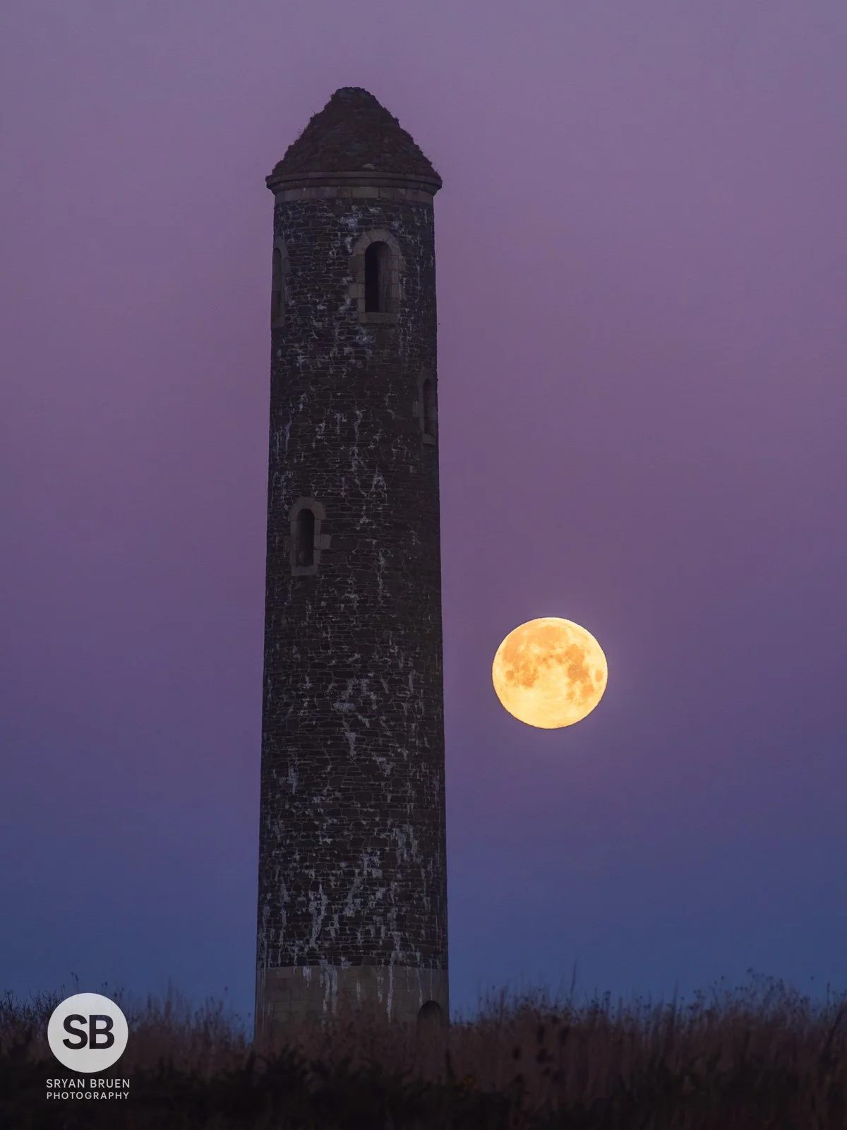 2026-01-03 Portrane Round Tower moonset.jpg