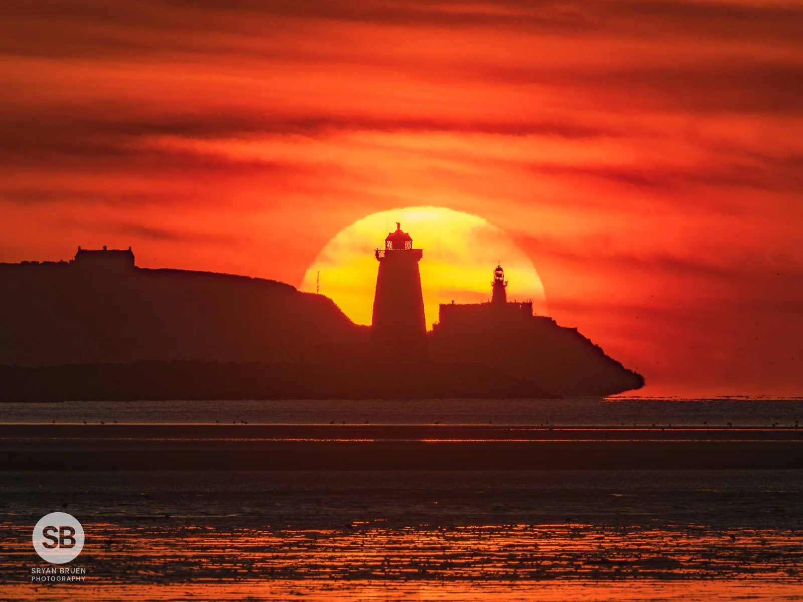 2025-04-17 Baily and Poolbeg Lighthouse sunrise 17 April 2025.jpg