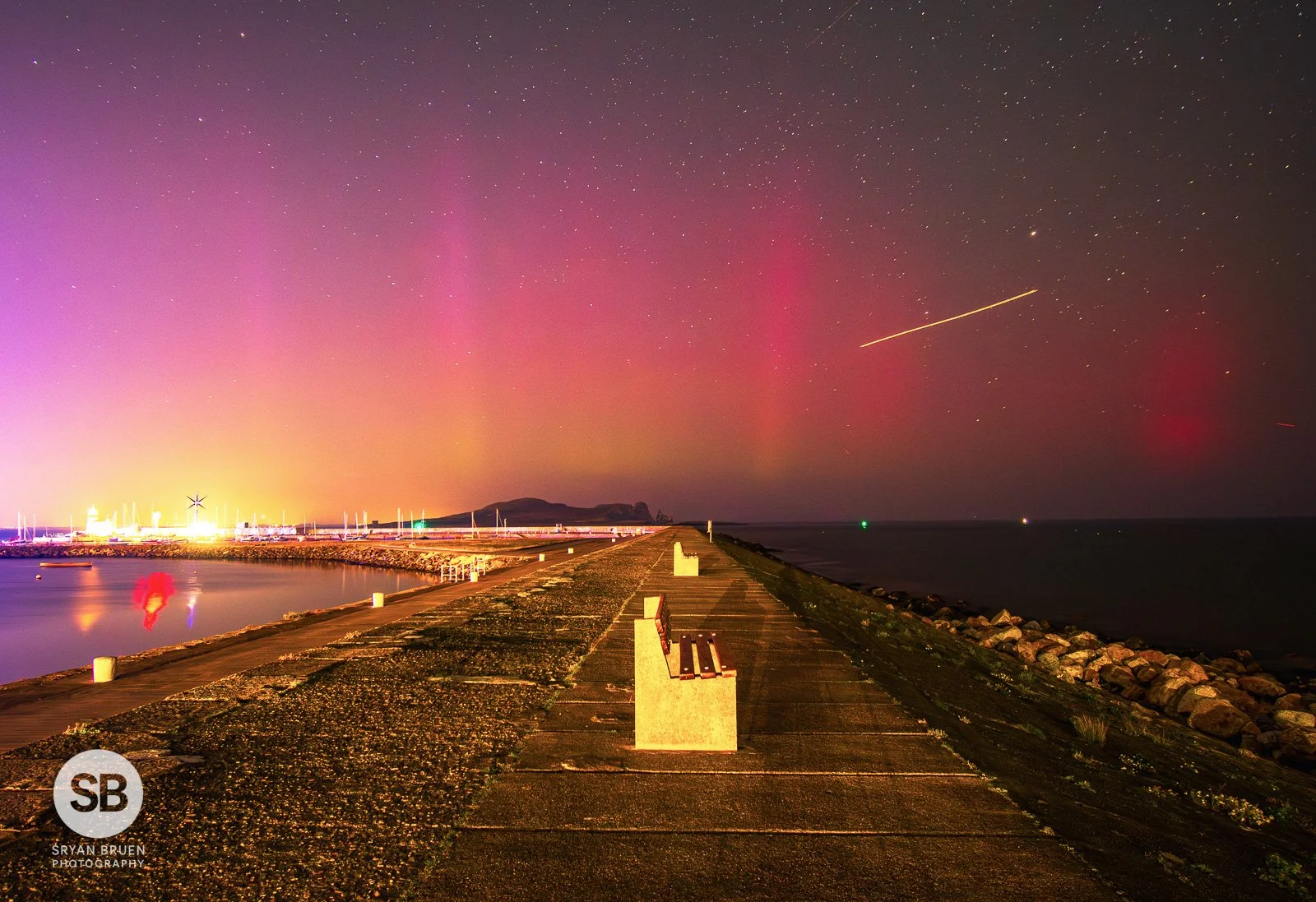 2024-08-30 Howth East Pier aurora 2 30 August 2024.jpg
