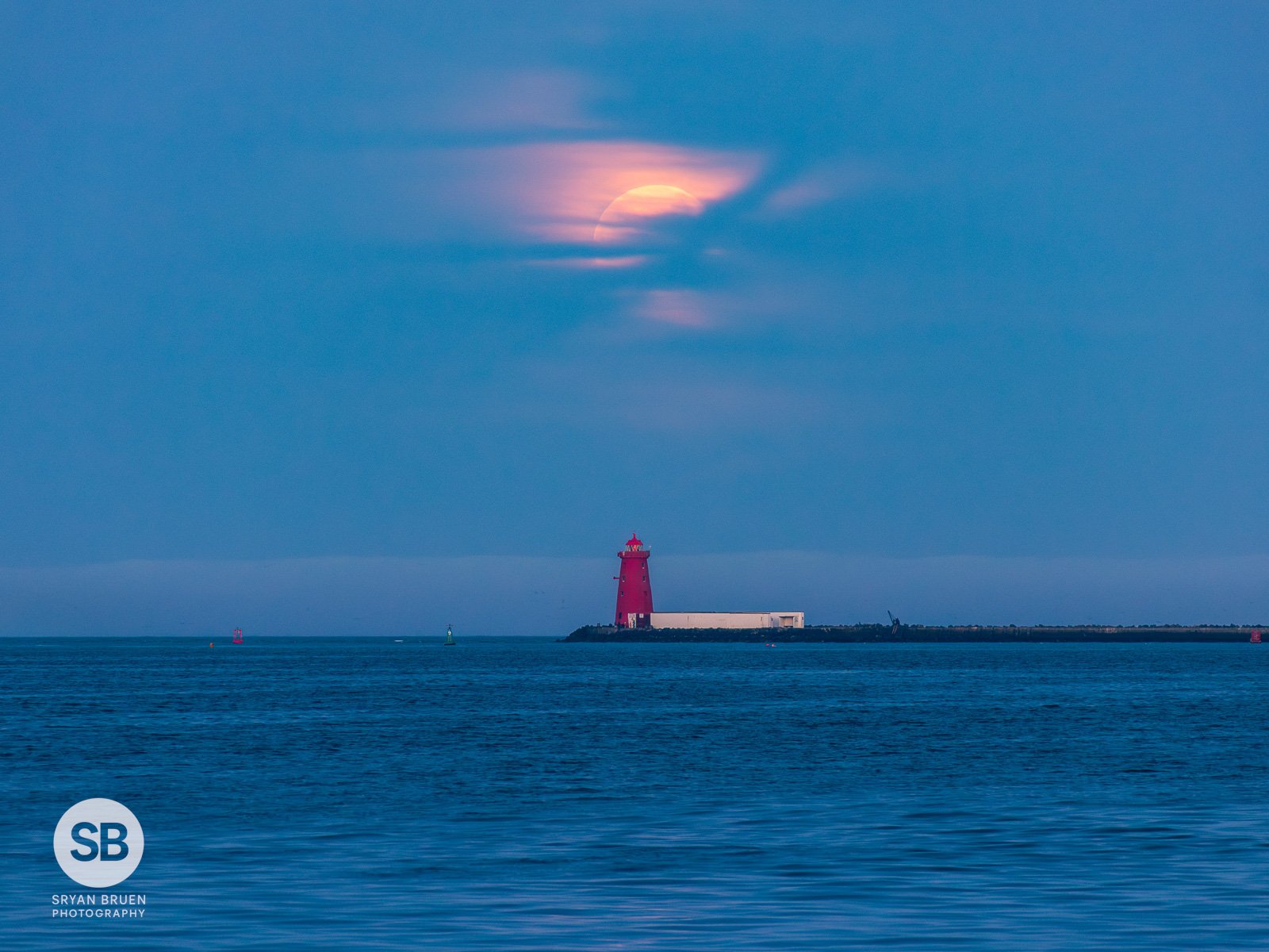 2023-05-05 Poolbeg cloudy moonrise 5 May 2023.jpg