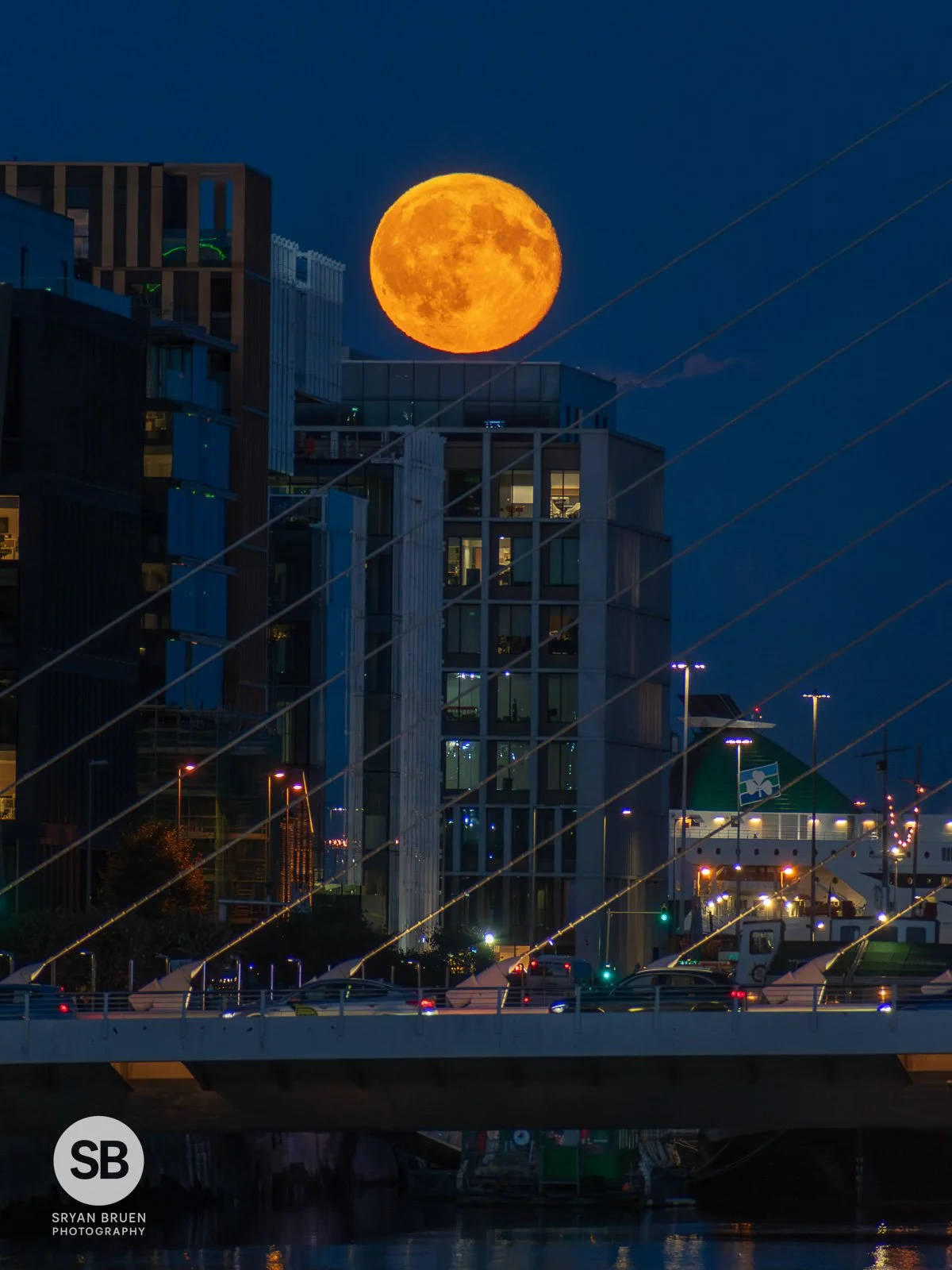 2025-09-08 Moon rising over Exo Building in Dublin.jpg