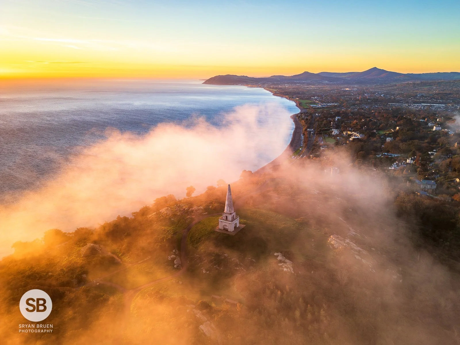 2024-11-13 Killiney Hill obelisk mist 13 November 2024.jpg
