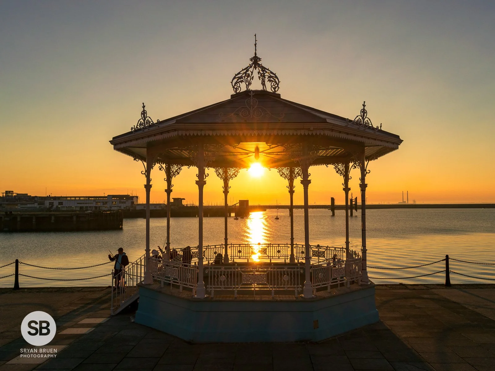 2021-05-30 Dun Laoghaire bandstand sunset 30 May 2021.jpg